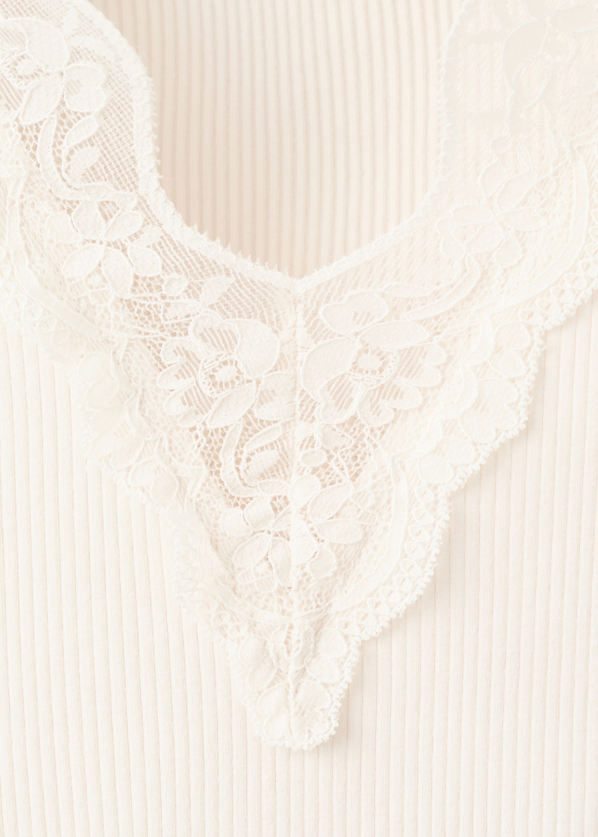 Lace trim top - Details of the article 8, Ecru. Ref: 27017150-00.
