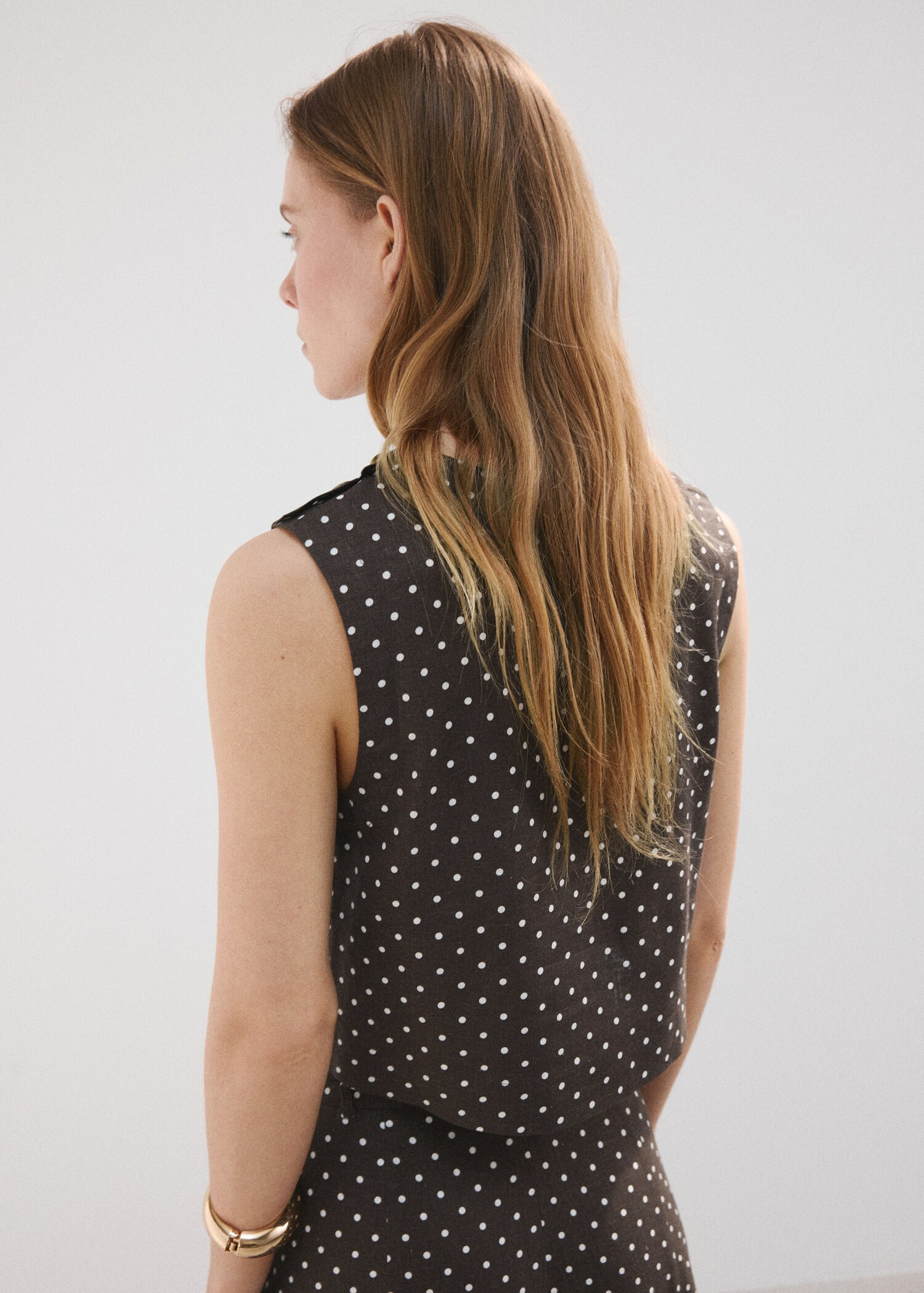 توب كتان بنقاط بولكا - الجهة الخلفية للمنتج