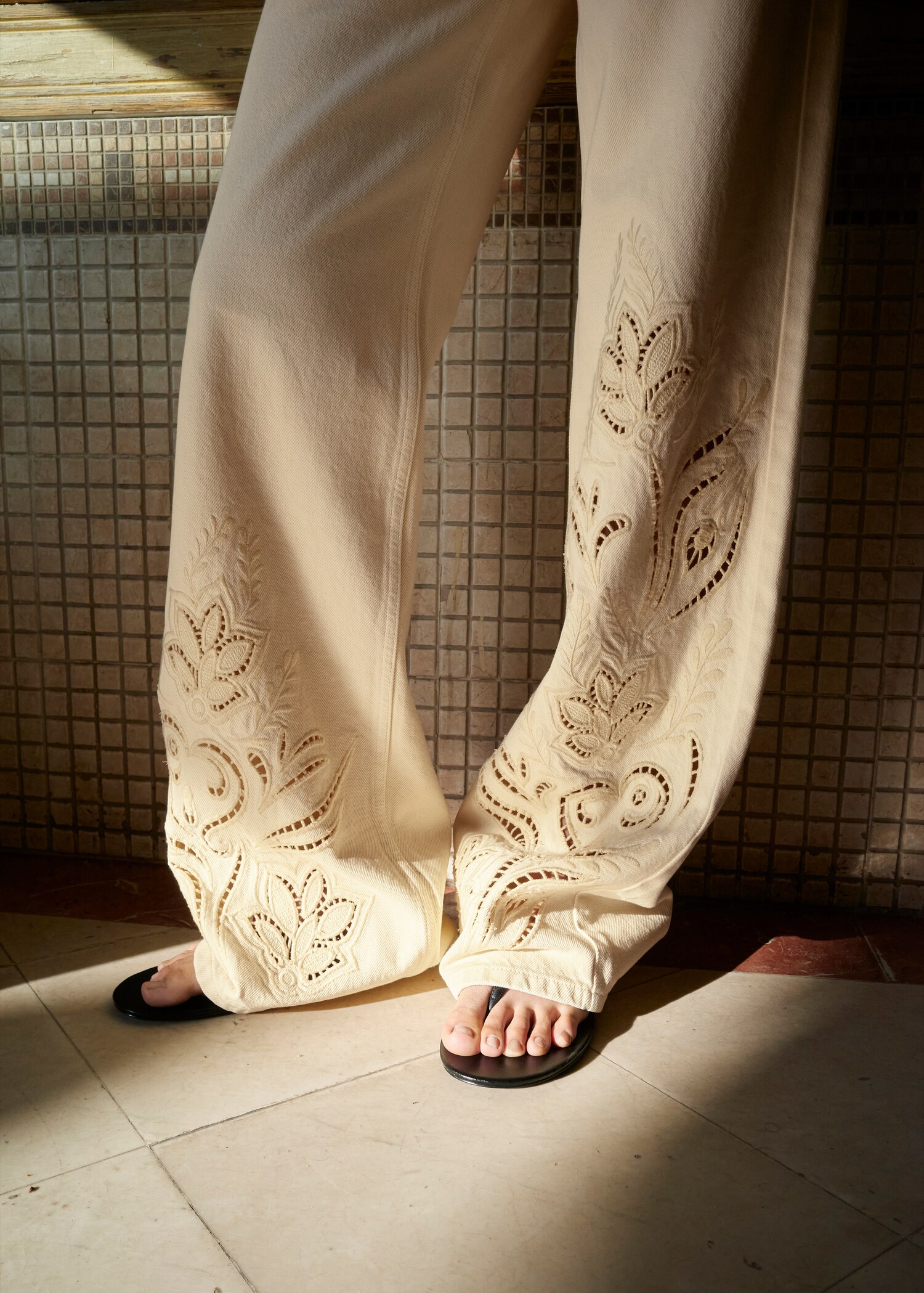 Embroidered cut-out straight jeans - Medium plane