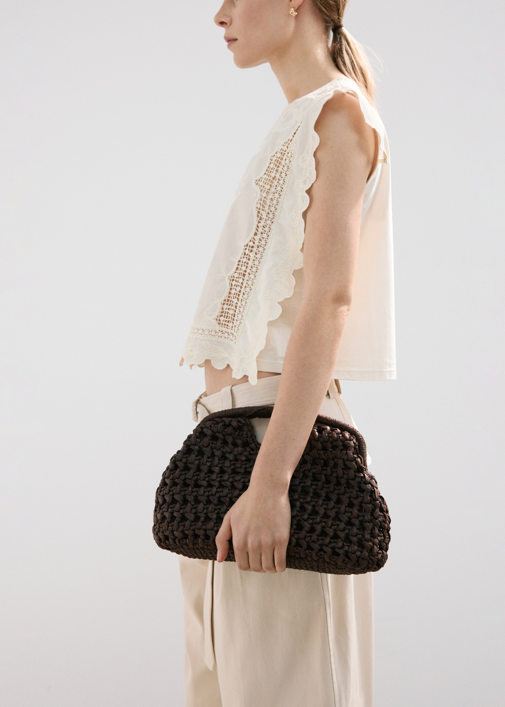 Top en coton avec détails brodés - Détail de l'article 6, Blanc cassé. Ref: 27017158-00.