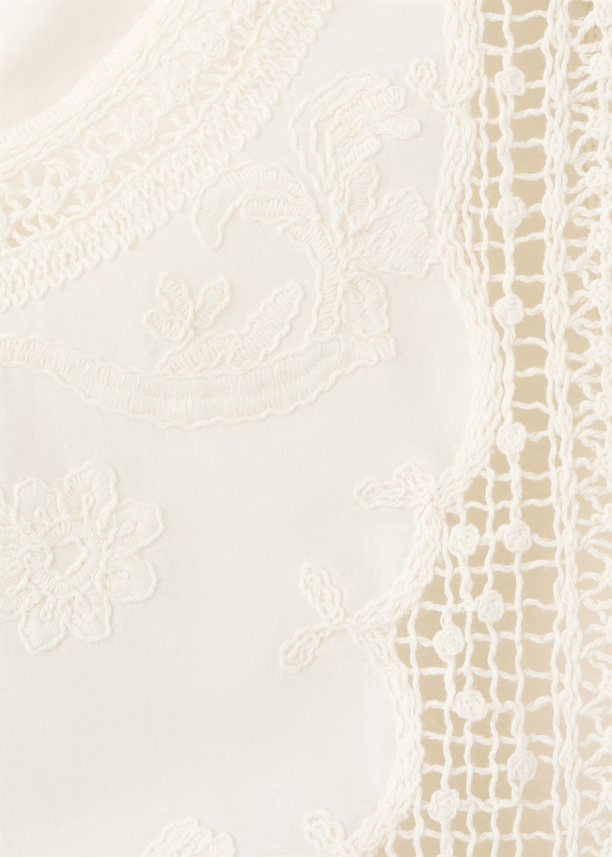Top en coton avec détails brodés - Détail de l'article 8, Blanc cassé. Ref: 27017158-00.
