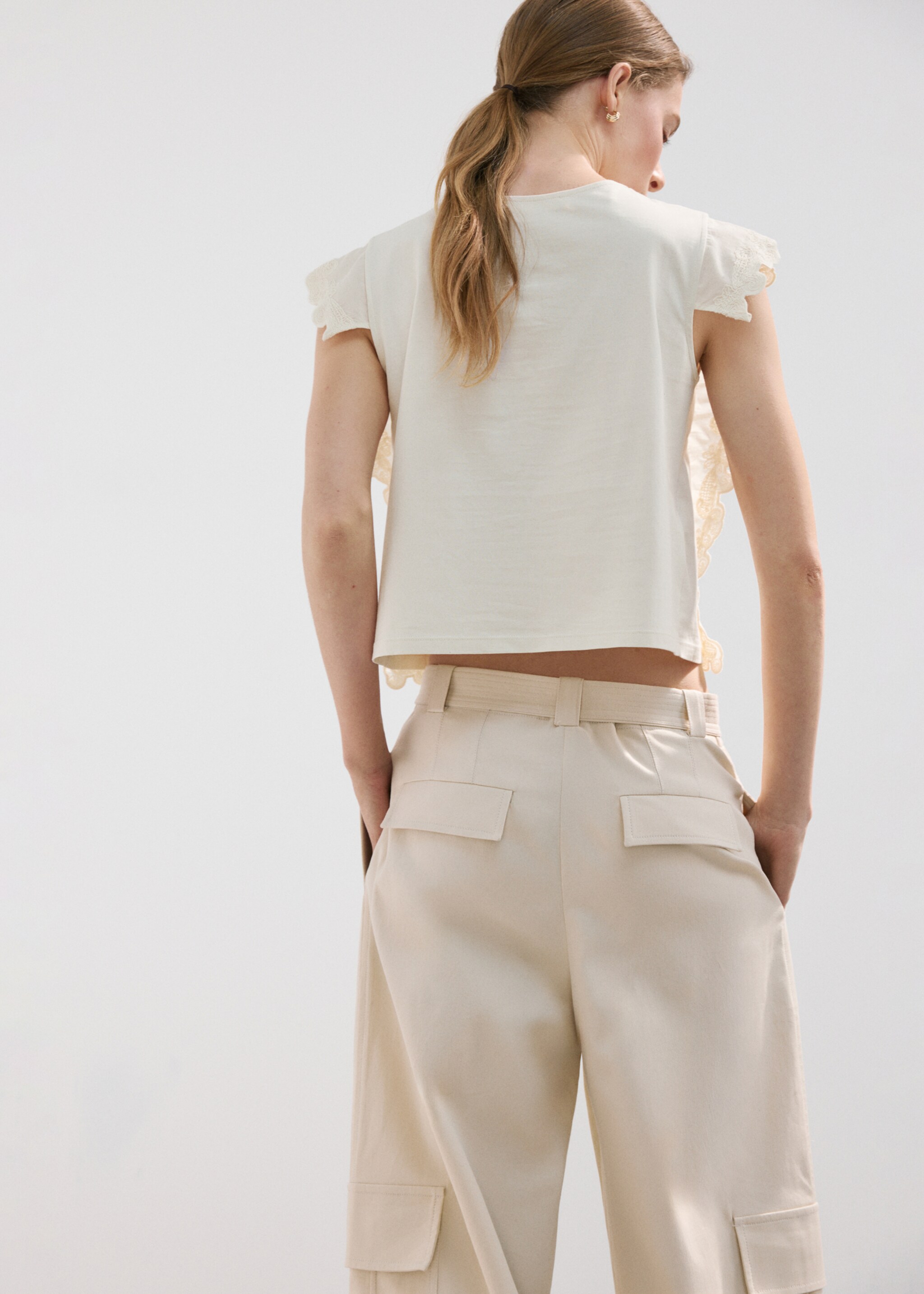 Top en coton avec détails brodés - Verso de l’article, Blanc cassé. Ref: 27017158-00.