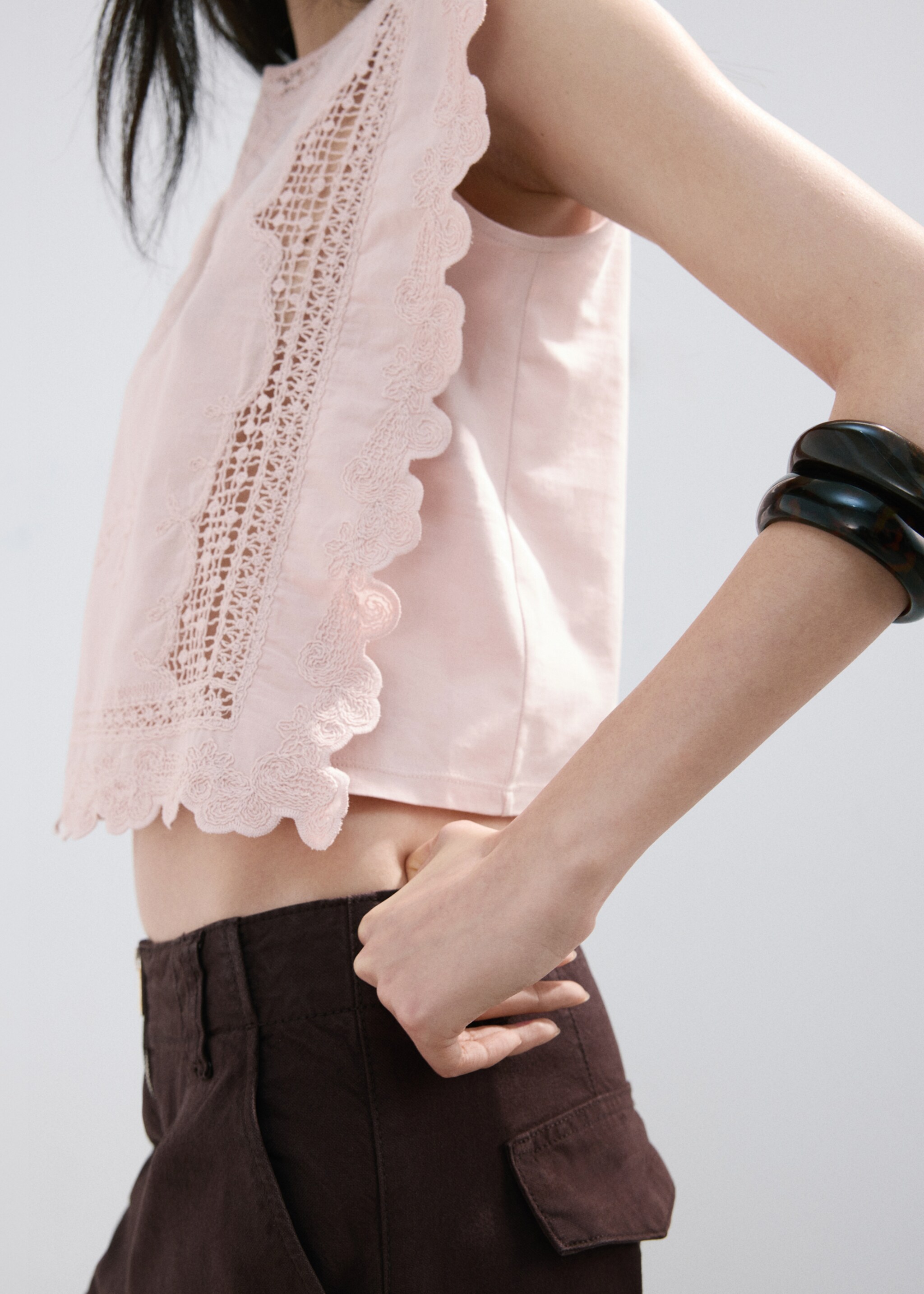 Cotton top with embroidered details - Details of the article 6, Pastel Pink. Ref: 27017158-00.