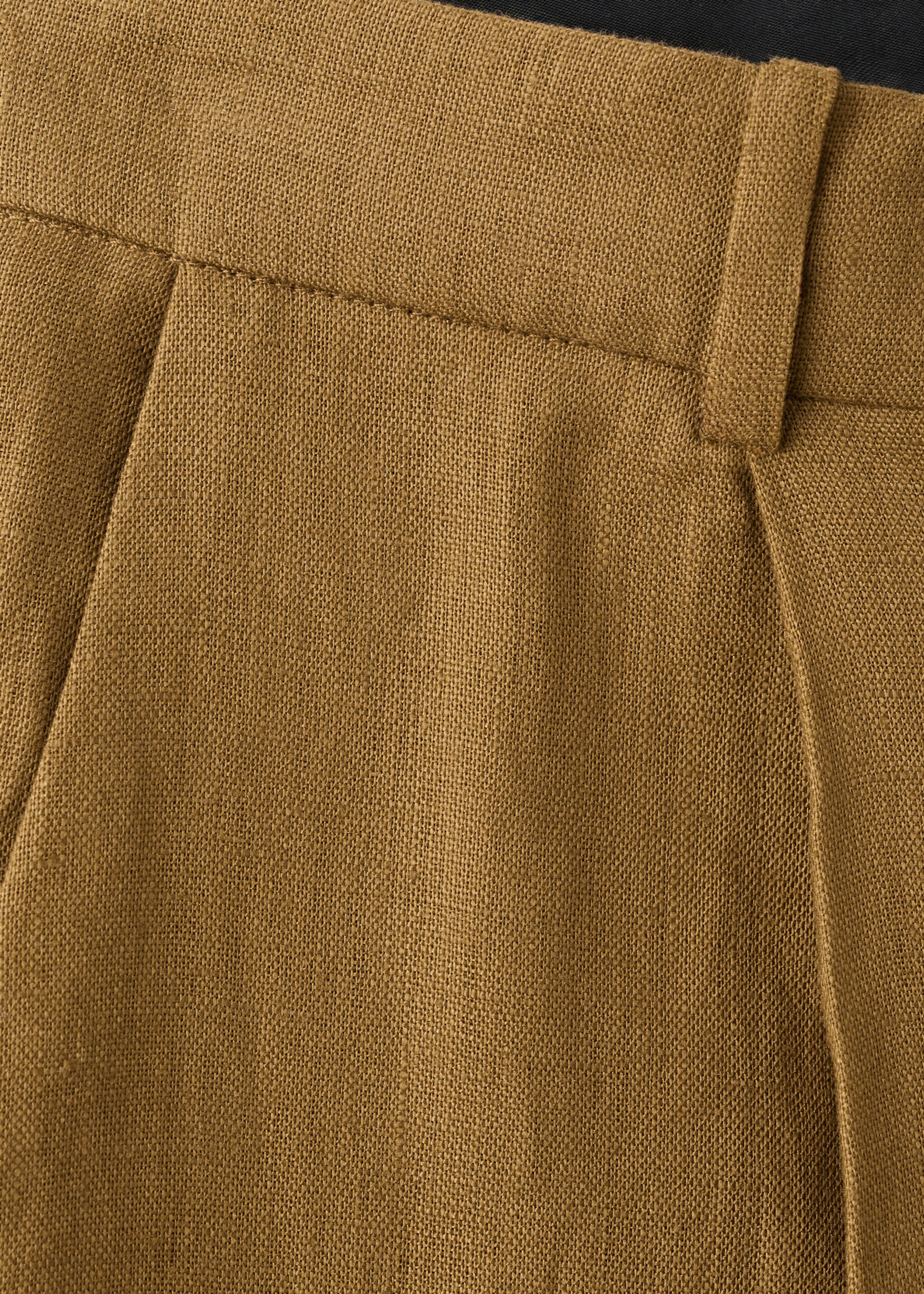 Pantalón traje recto lino - Detalle del artículo 8, Oliva. Ref: 27017162-00.