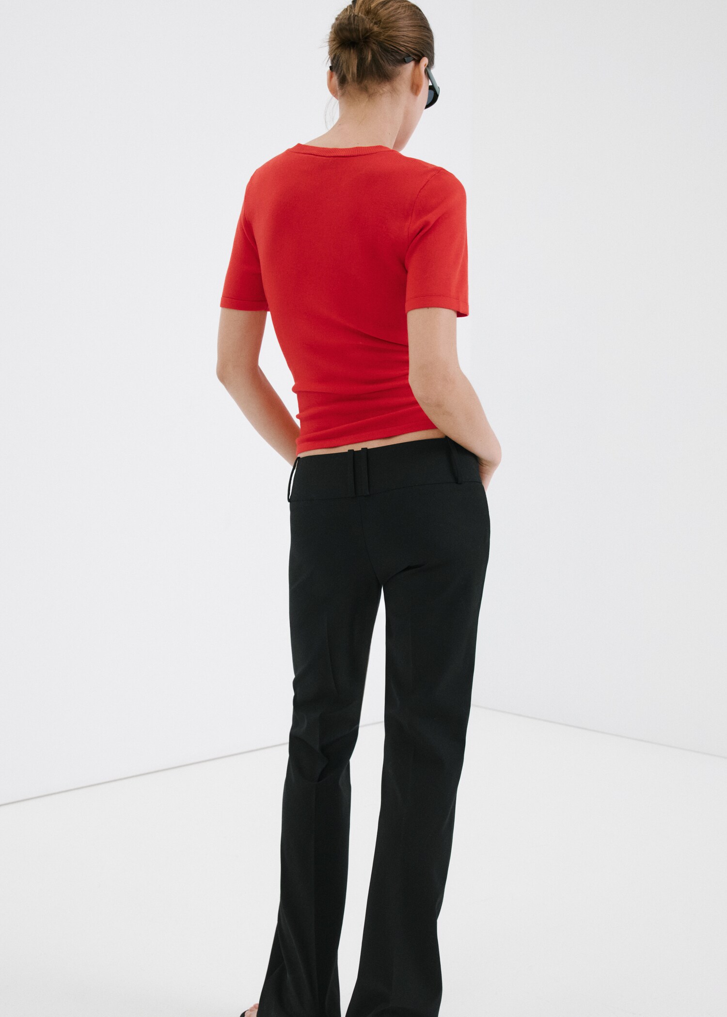 كنزة بتفاصيل فيونكة - الجهة الخلفية للمنتج