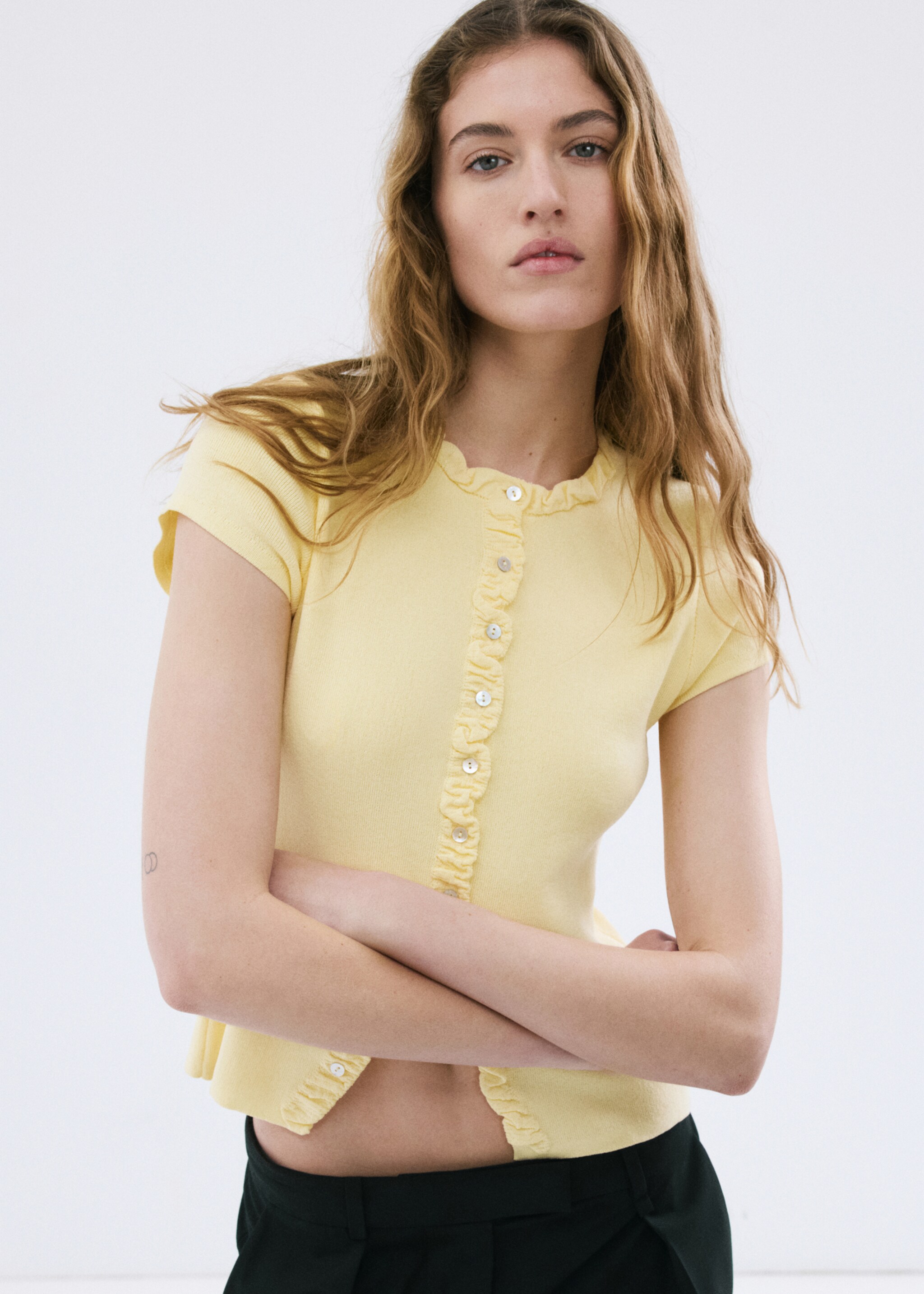 Fine knit sweater with buttons - Medium plane, Vanilla. Ref: 27017170-00.