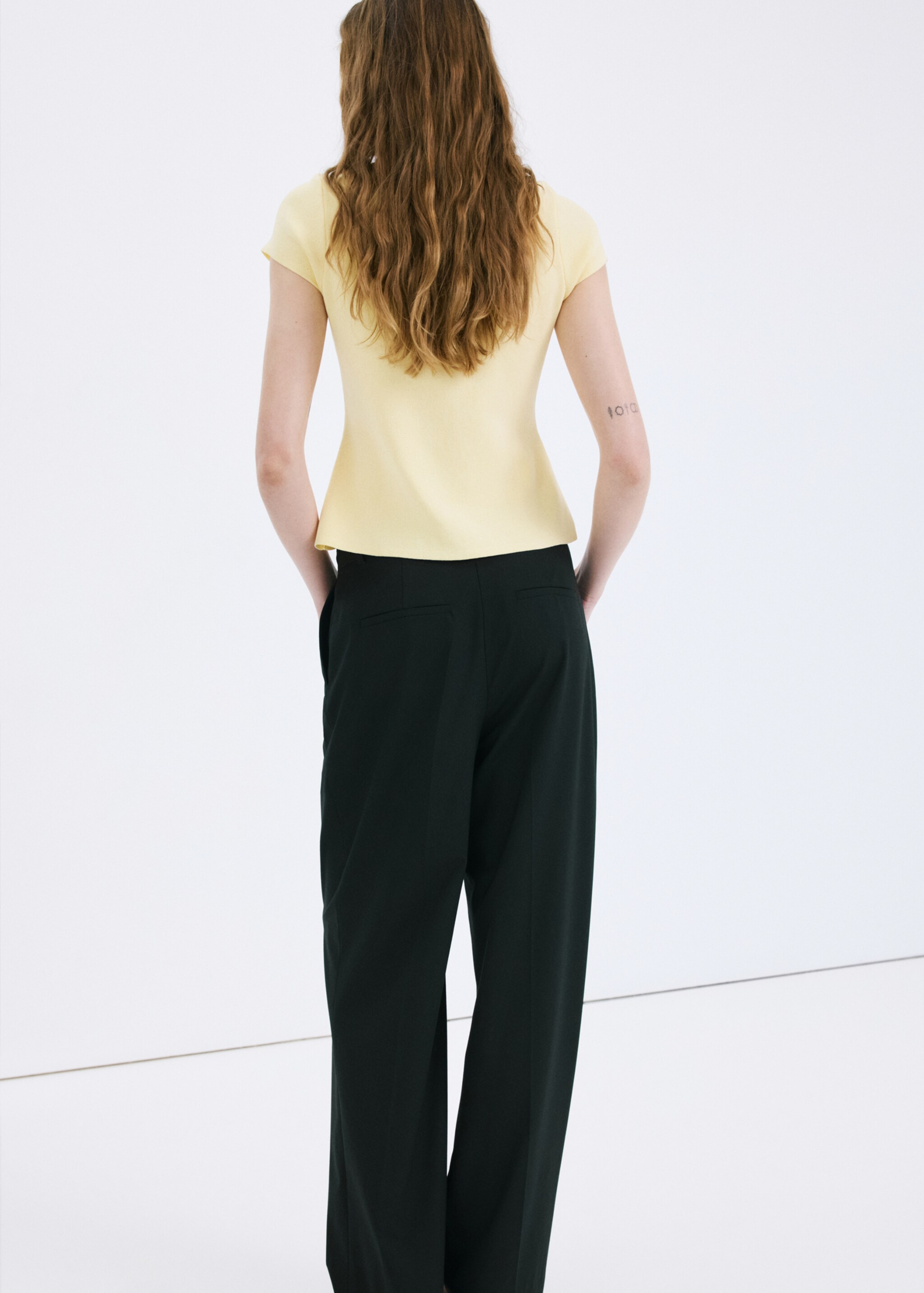 Fine knit sweater with buttons - Reverse of the article, Vanilla. Ref: 27017170-00.