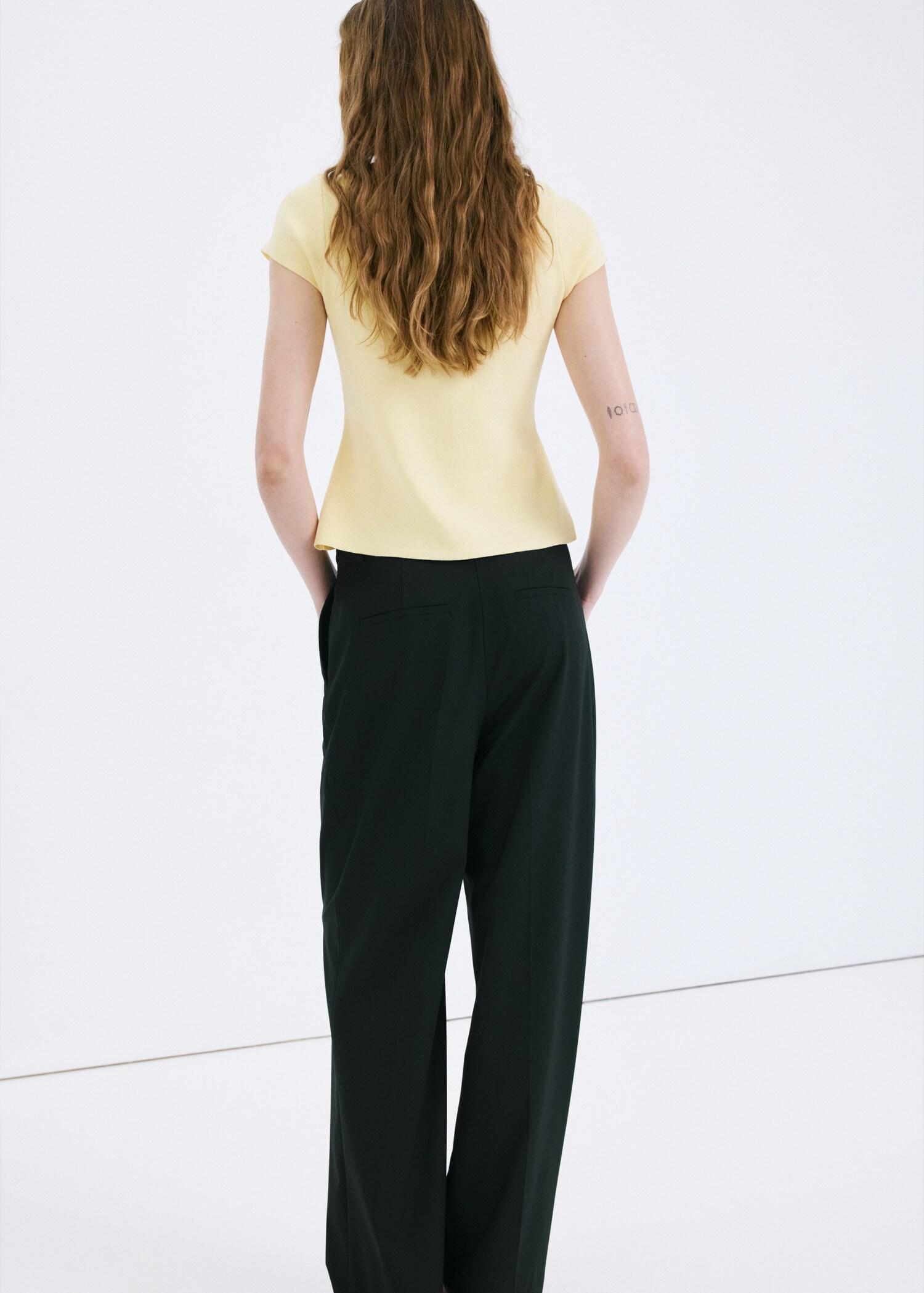 Fine knit sweater with buttons - Reverse of the article