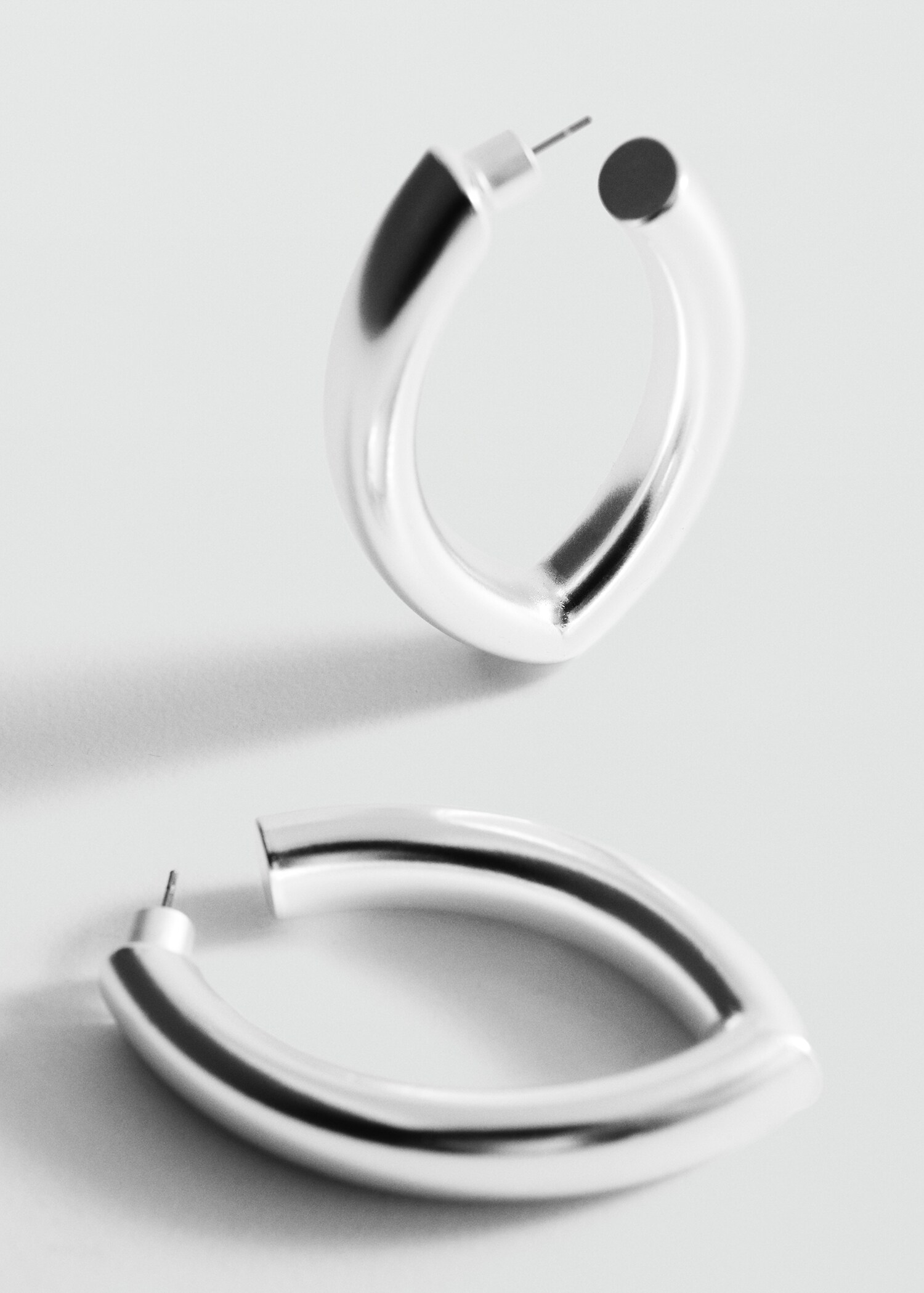 أقراط بطوق ملوي - رؤية وسط