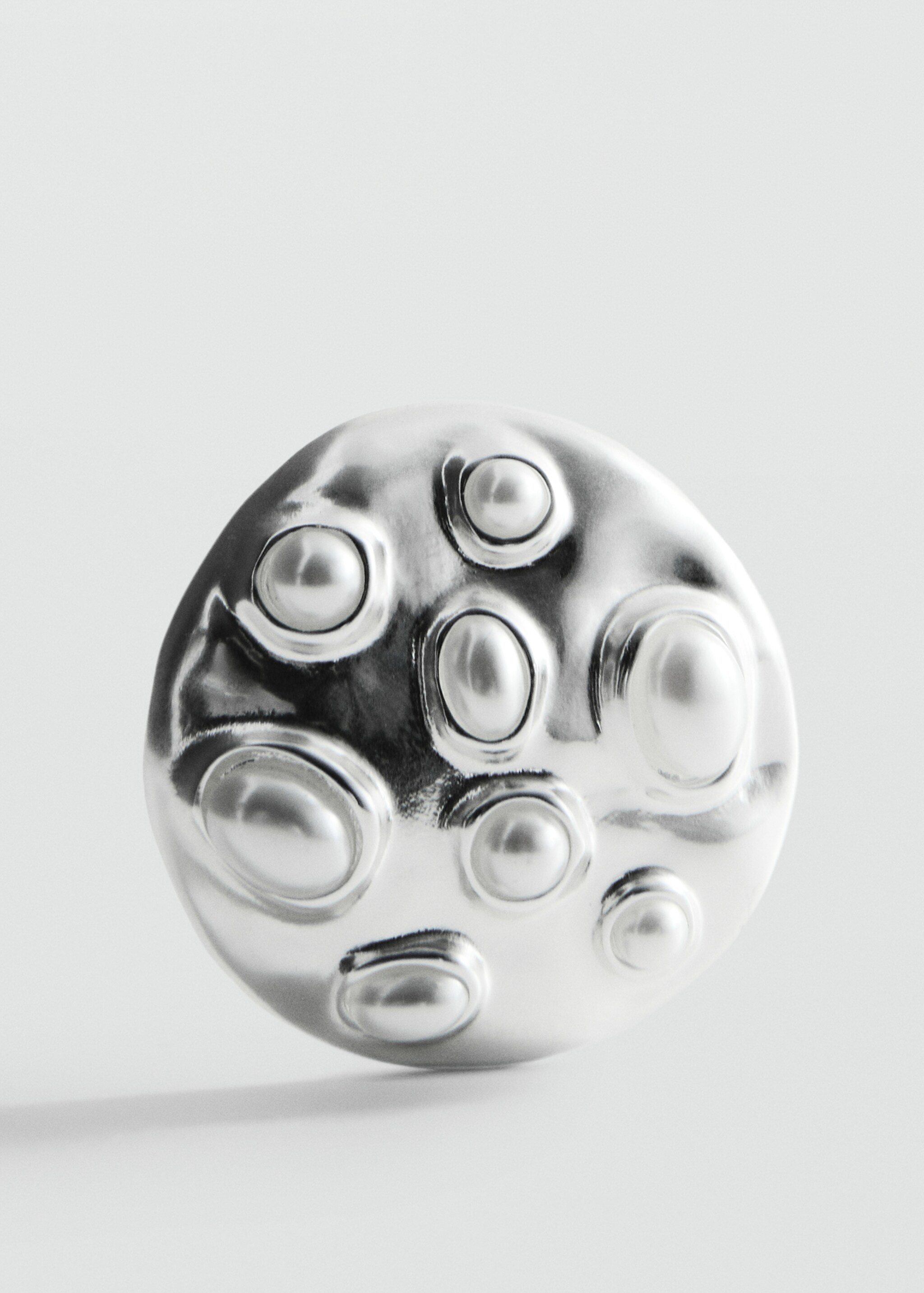 أقراط بتفاصيل لؤلؤية - تفاصيل المنتج 1, فضي. Ref: 27017801-00.