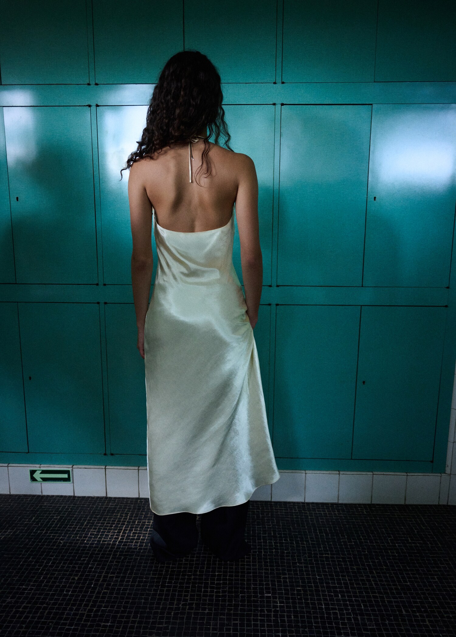 Satin V-neck dress - Reverse of the article