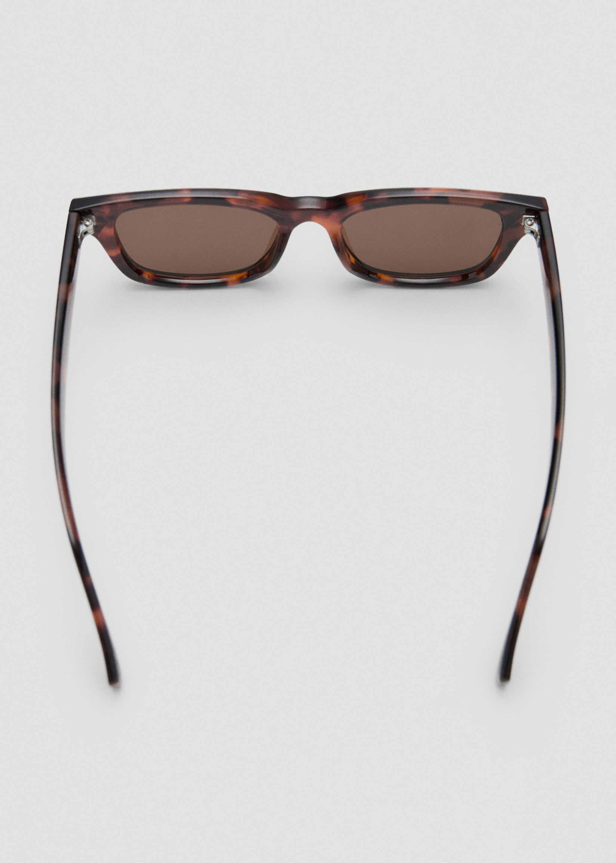 Солнцезащитные очки в пластиковой оправе - Деталь изделия 1, Шоколадный. Ref: 27017893-00.