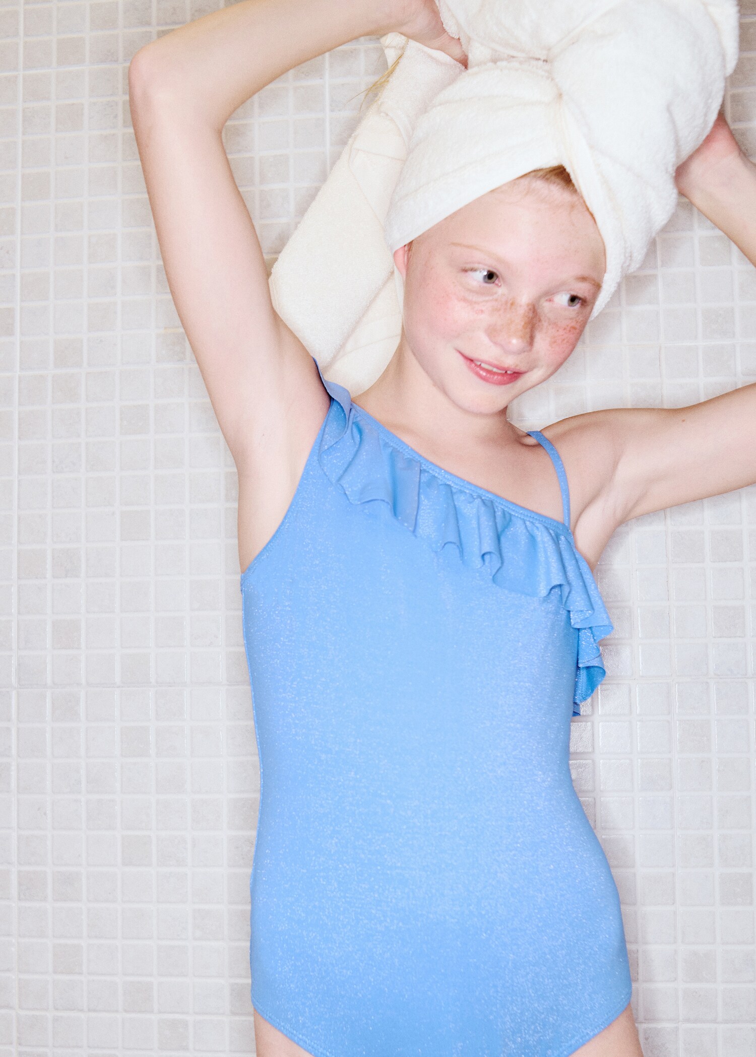 Asymmetric ruffle swimsuit - Details of the article 5