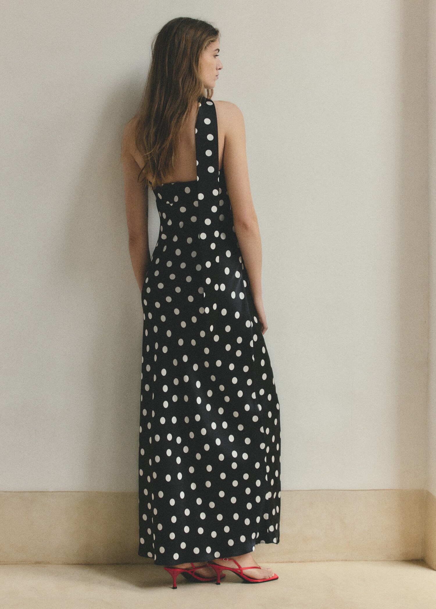 Robe à pois avec détail foulard - Verso de l’article