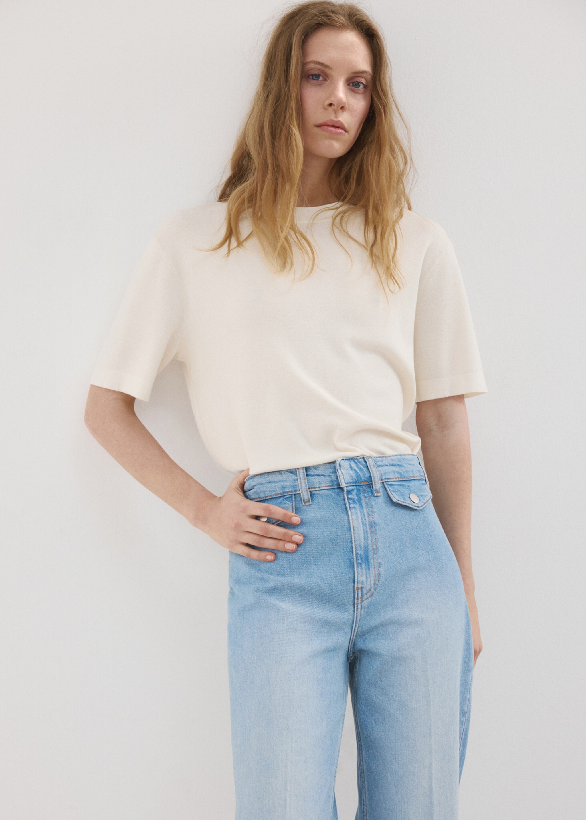 Wide leg mid-rise trousers with pockets - Details of the article 2, Medium Blue. Ref: 27017943-00.