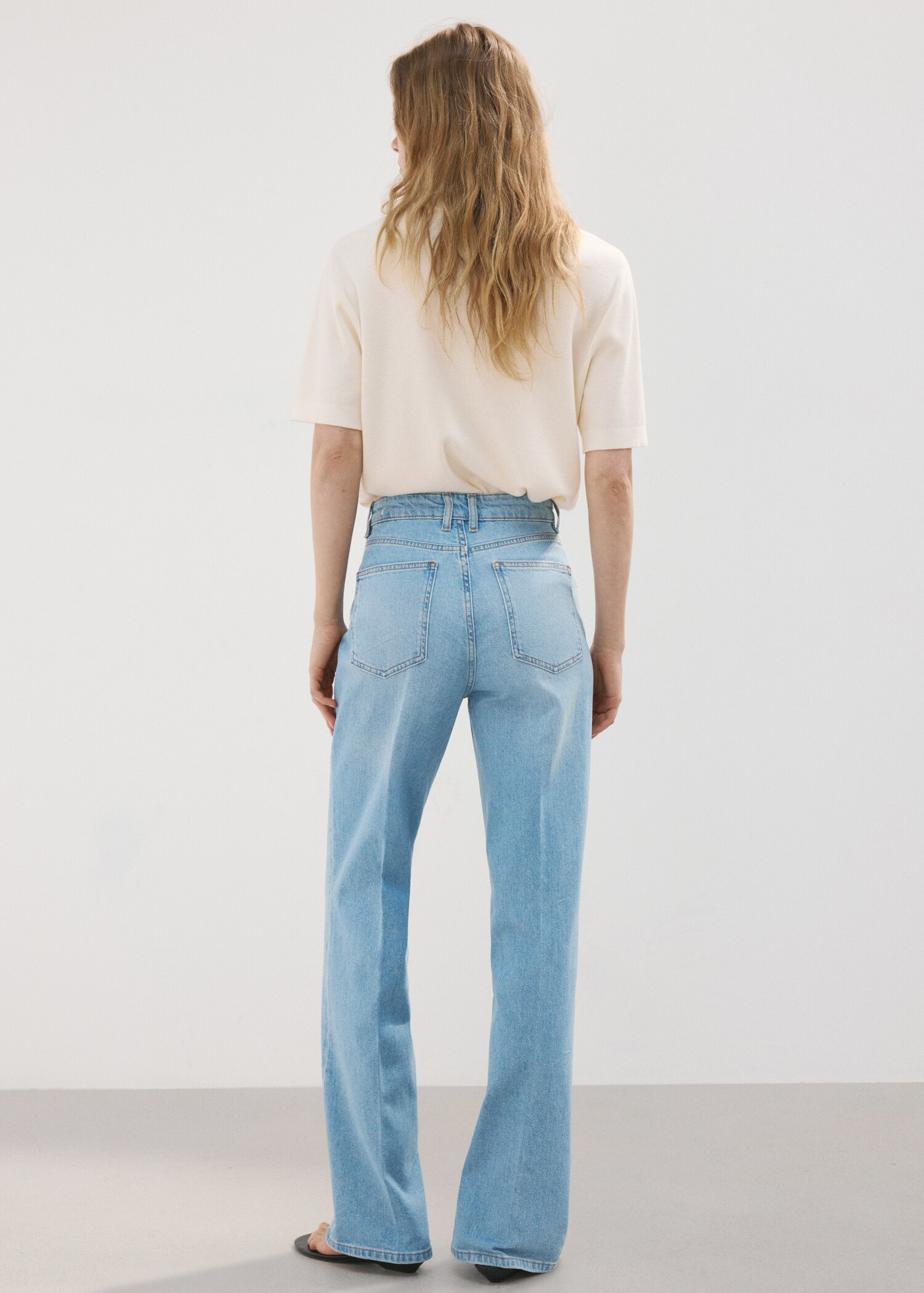Wide leg mid-rise trousers with pockets - Reverse of the article
