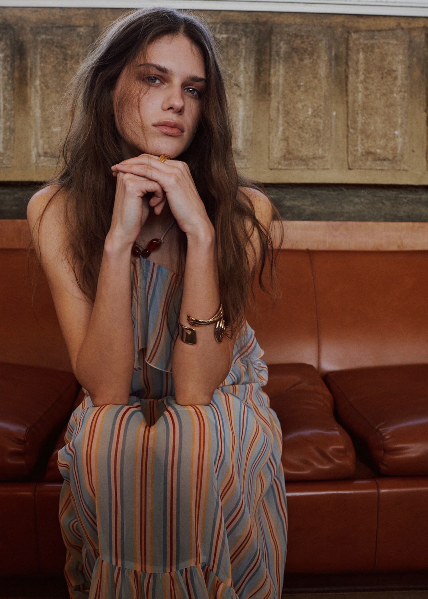 Robe rayures volants - Plan moyen