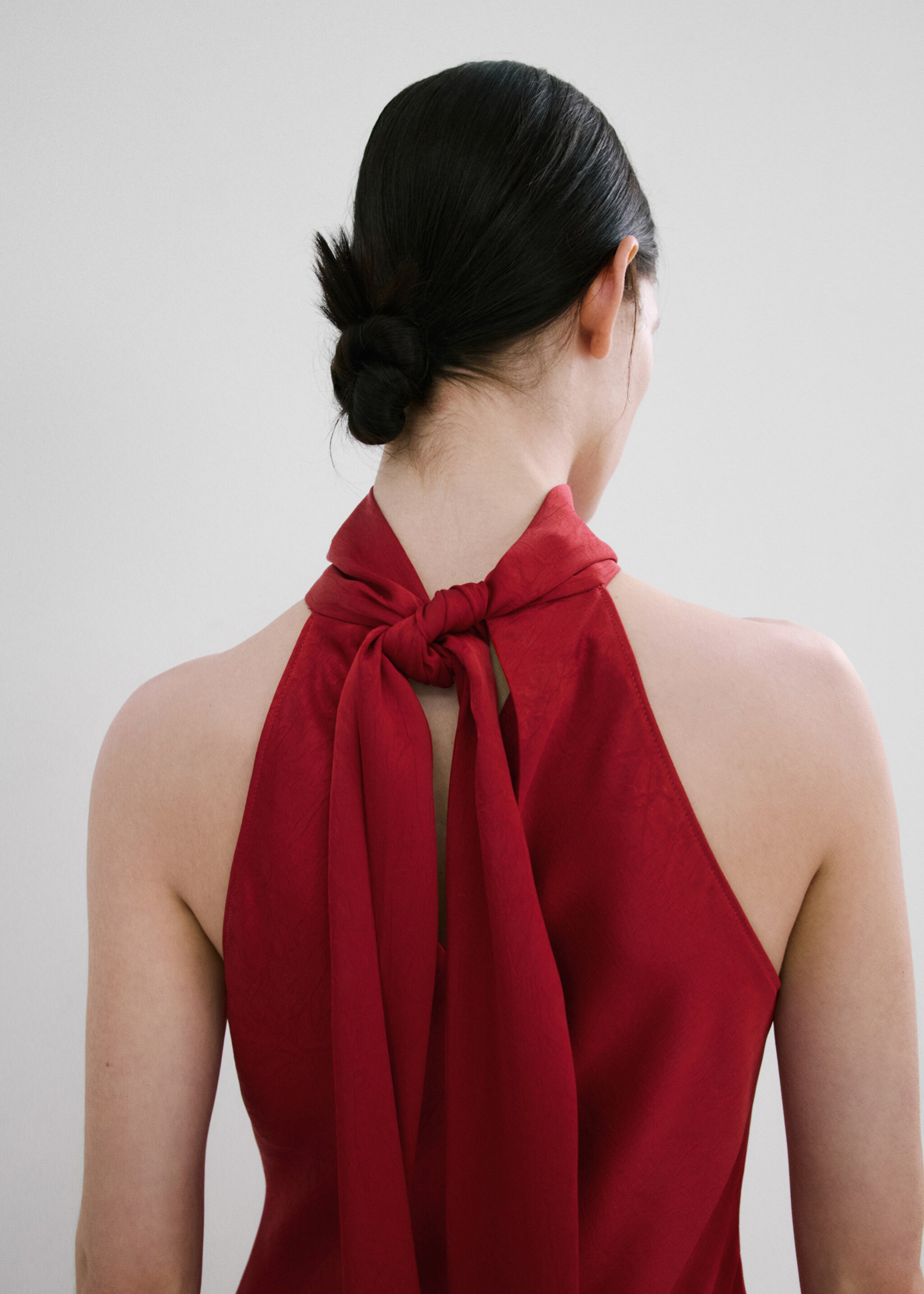 Halter-neck dress with bow - Details of the article 6, Red. Ref: 27019069-00.