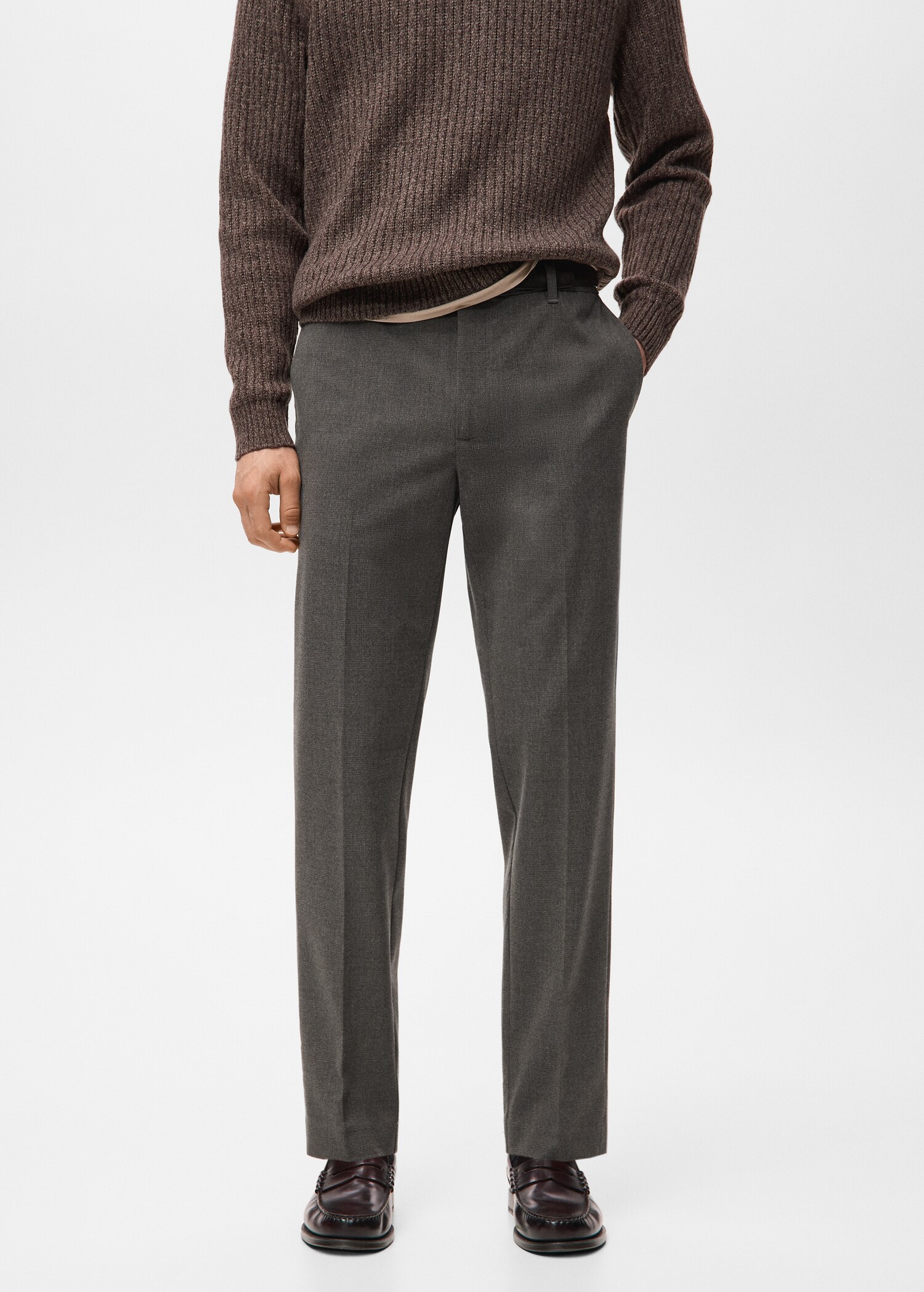 Pantalón regular fit pinzas - Plano medio