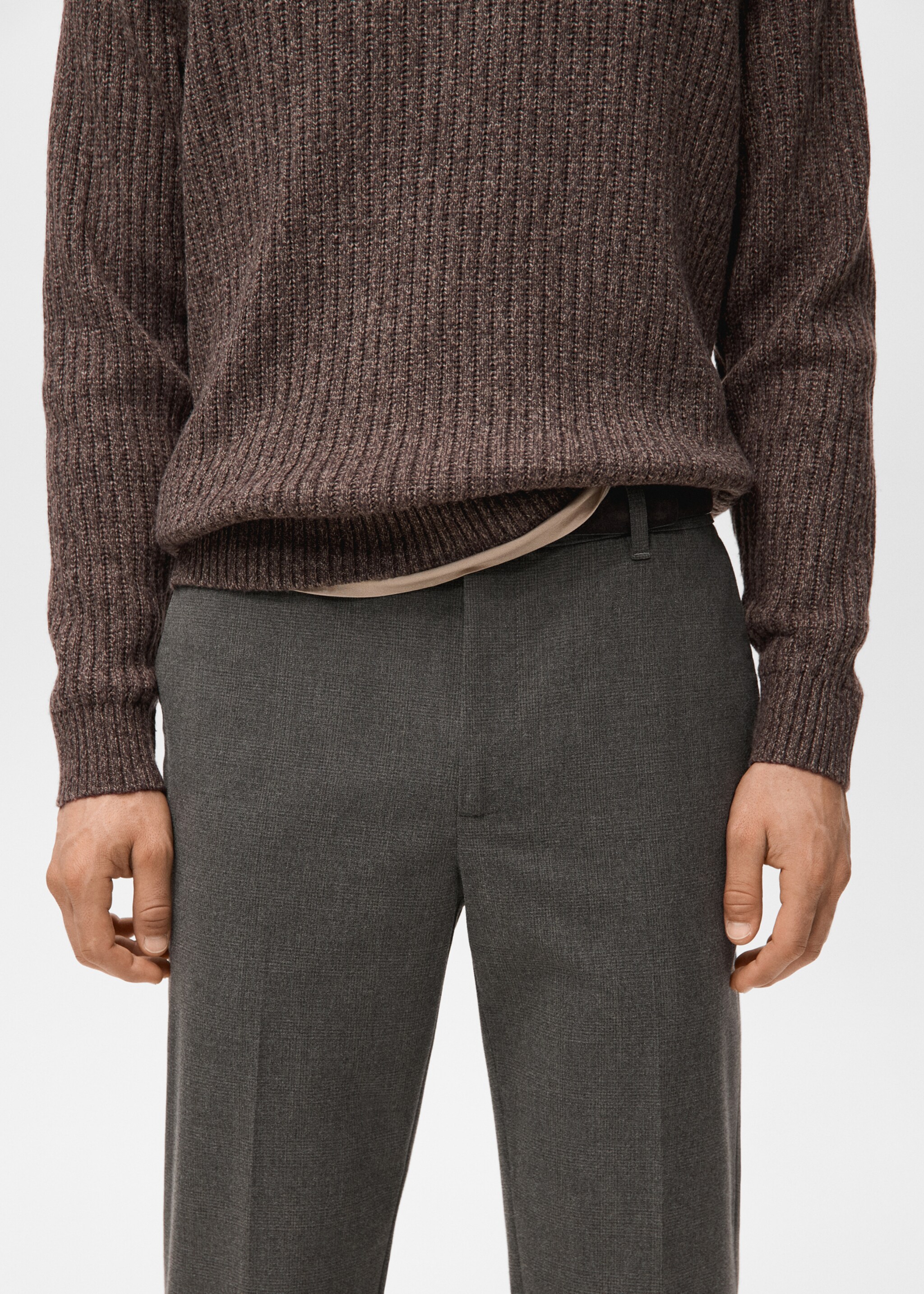 Pantalón regular fit pinzas - Detalle del artículo 1, Marrón medio. Ref: 27021189-00.