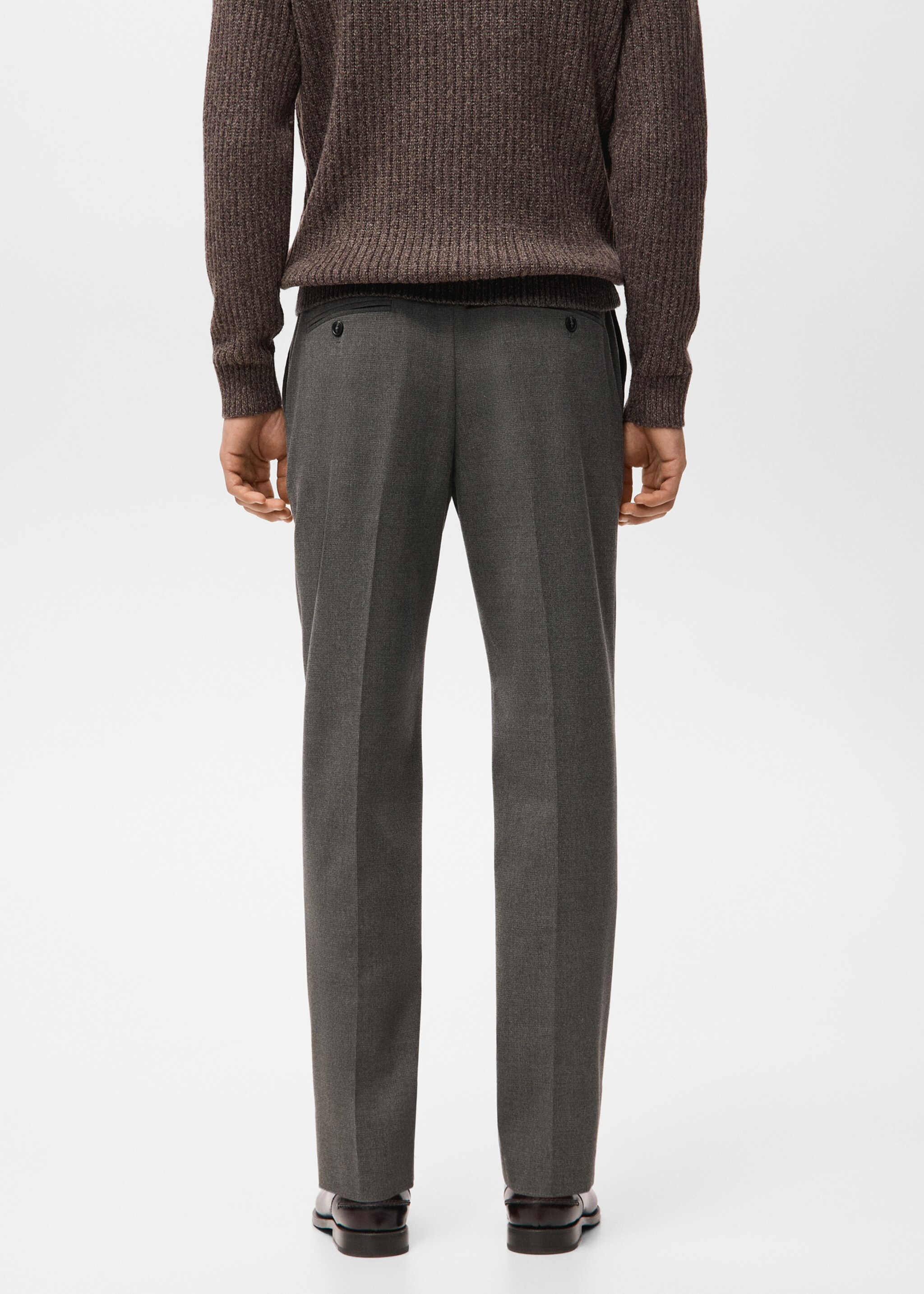 Pantalón regular fit pinzas - Reverso del artículo, Marrón medio. Ref: 27021189-00.