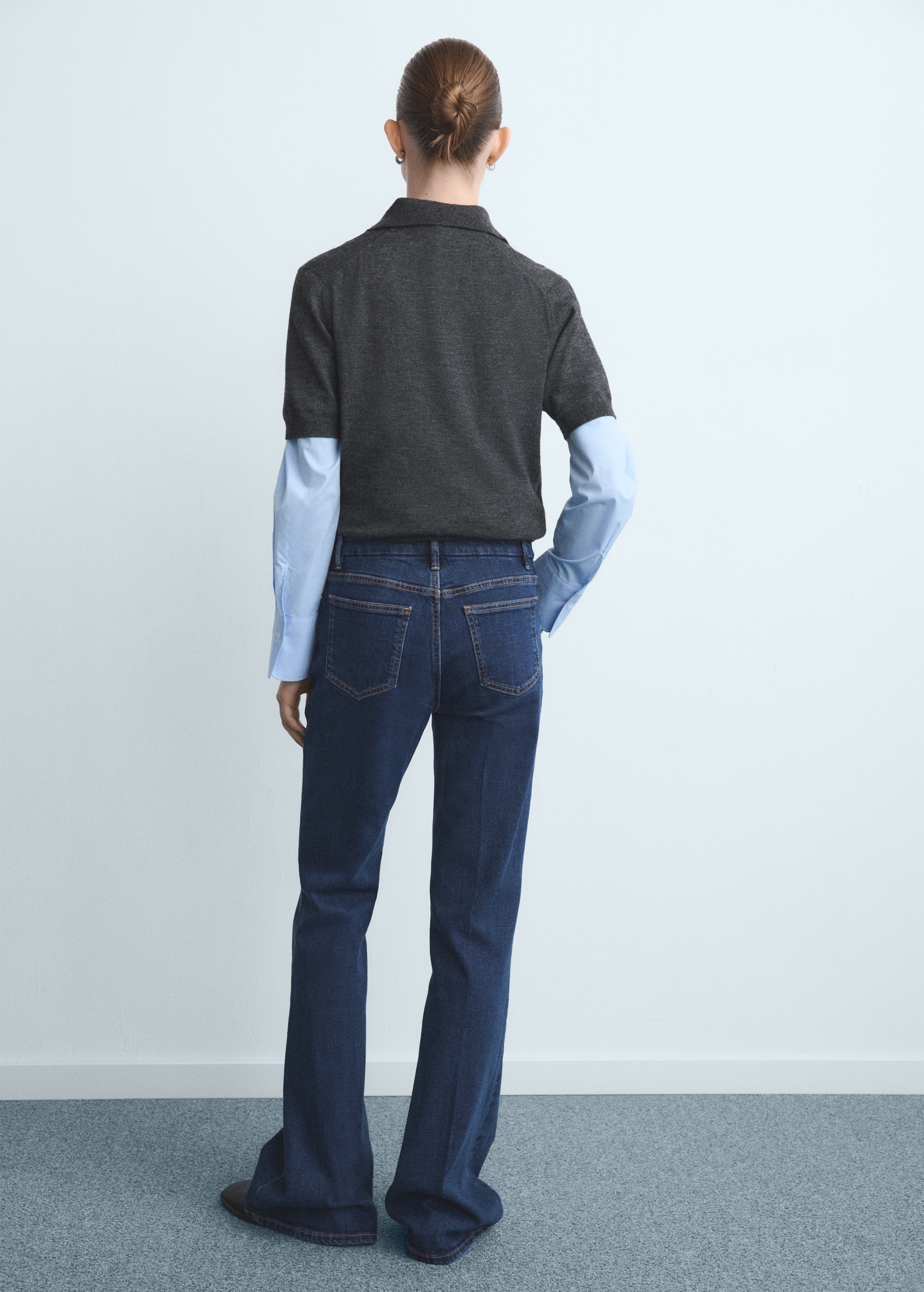 بنطلون جينز بنفسجي واسع بخصر عالي - الجهة الخلفية للمنتج