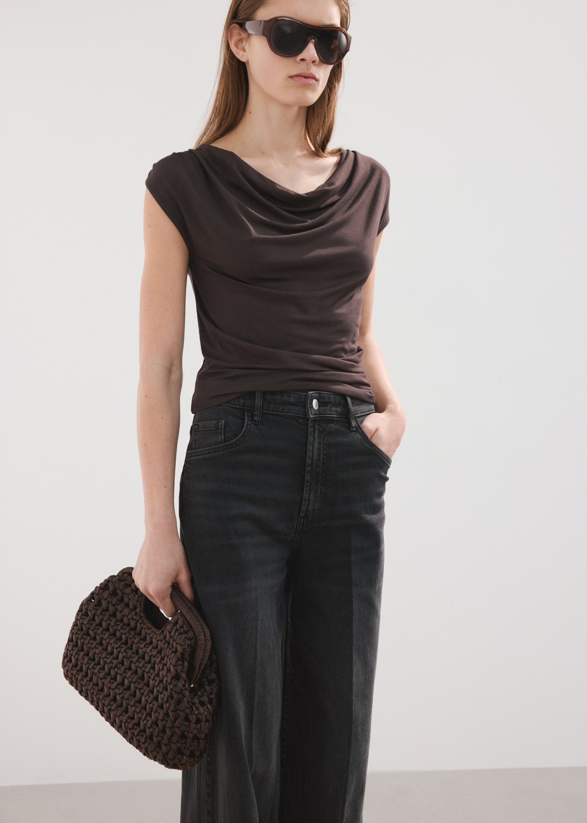 High-waisted wideleg jeans - Details of the article 6, Black denim. Ref: 27021196-00.