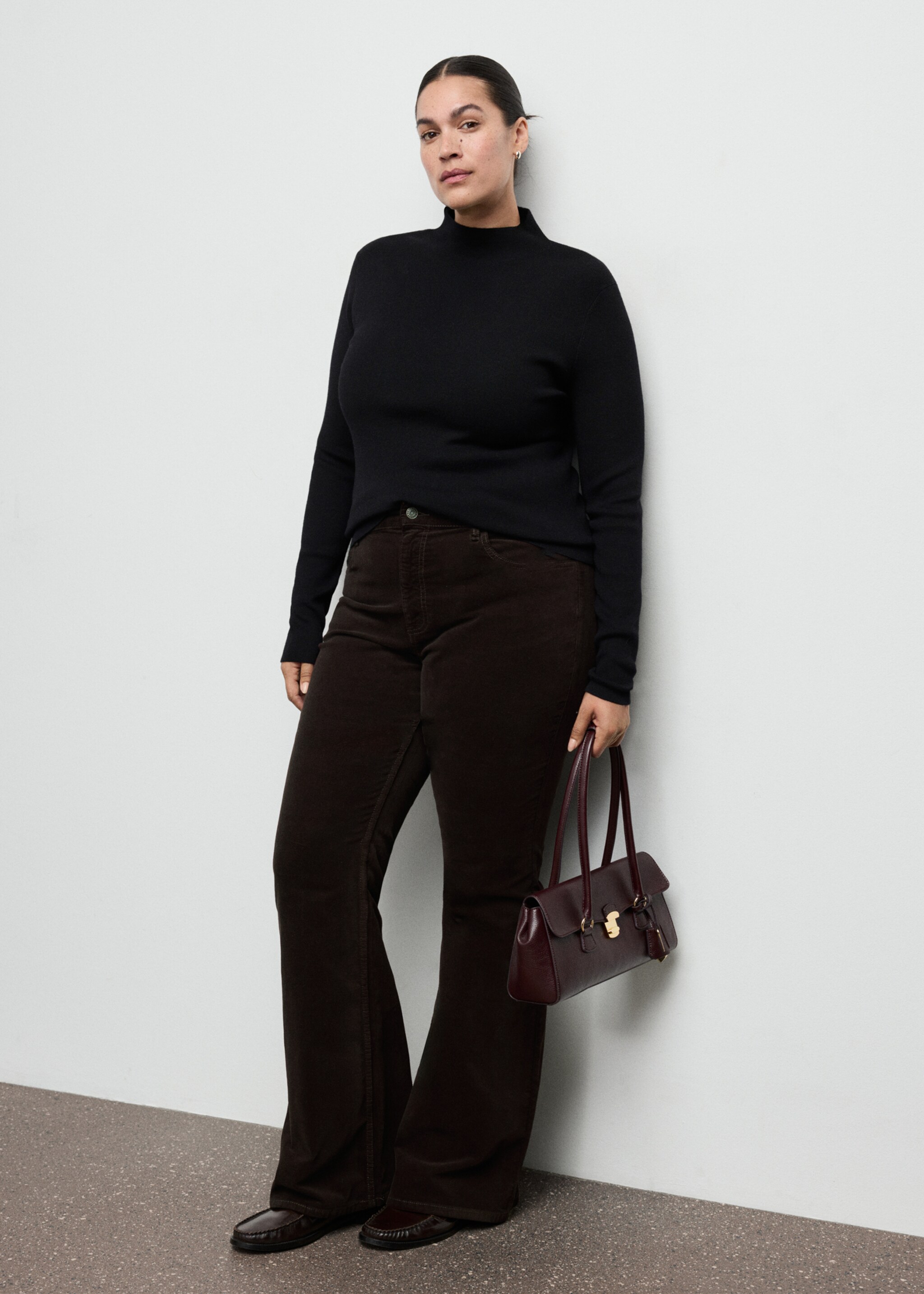 Velvet flared jeans - Details of the article 3, Chocolate. Ref: 27021200-00.