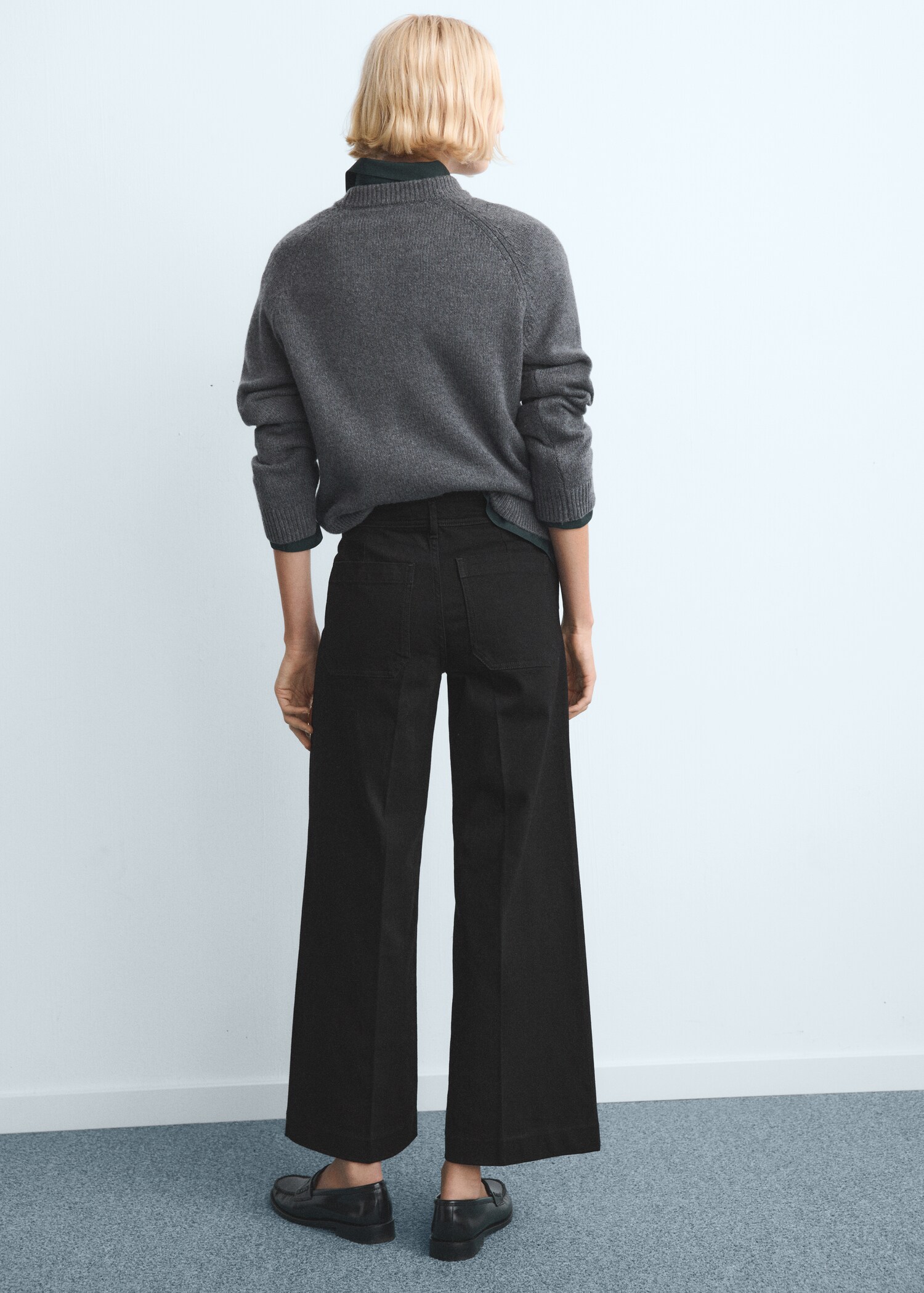Wide-leg jeans with pockets - Reverse of the article