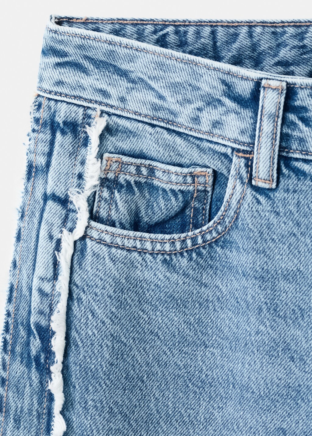 Frayed low-waist jeans