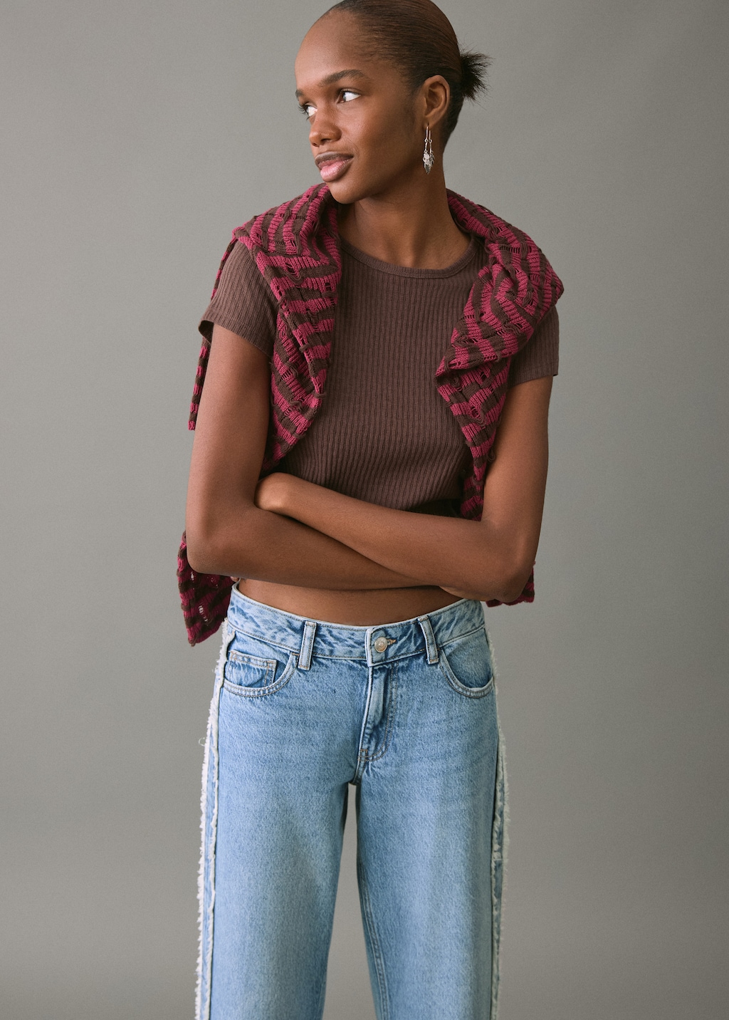 Frayed low-waist jeans