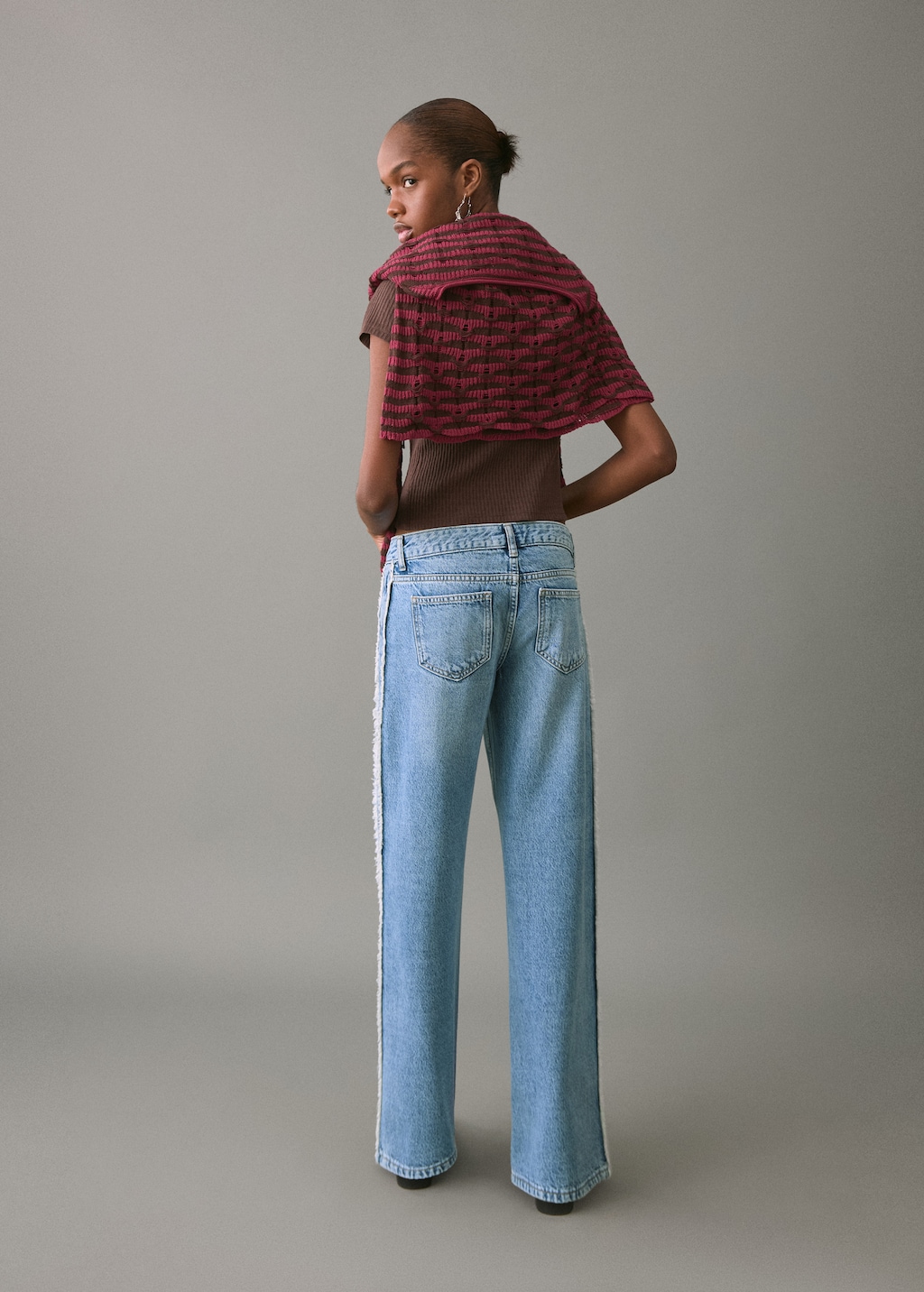 Frayed low-waist jeans