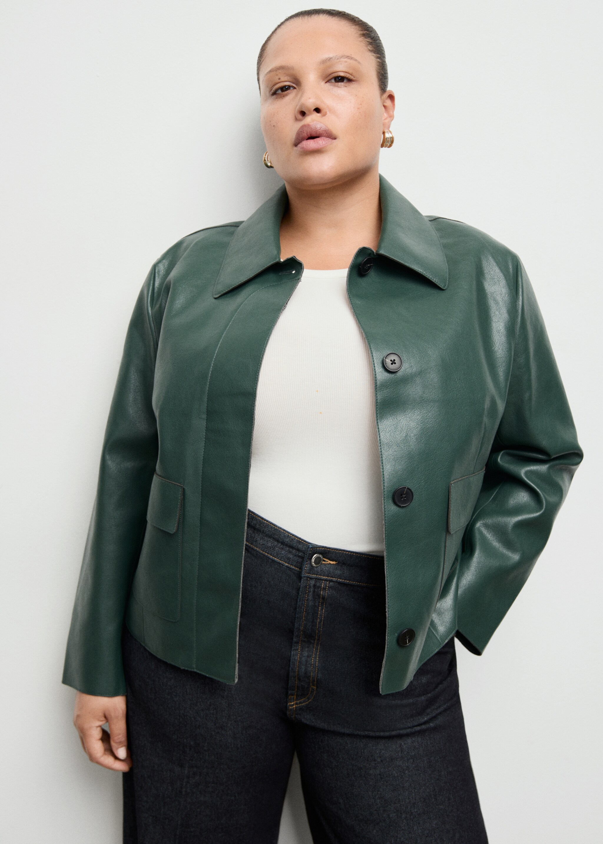 Faux-leather jacket with pockets - Details of the article 5, Green. Ref: 27021229-00.