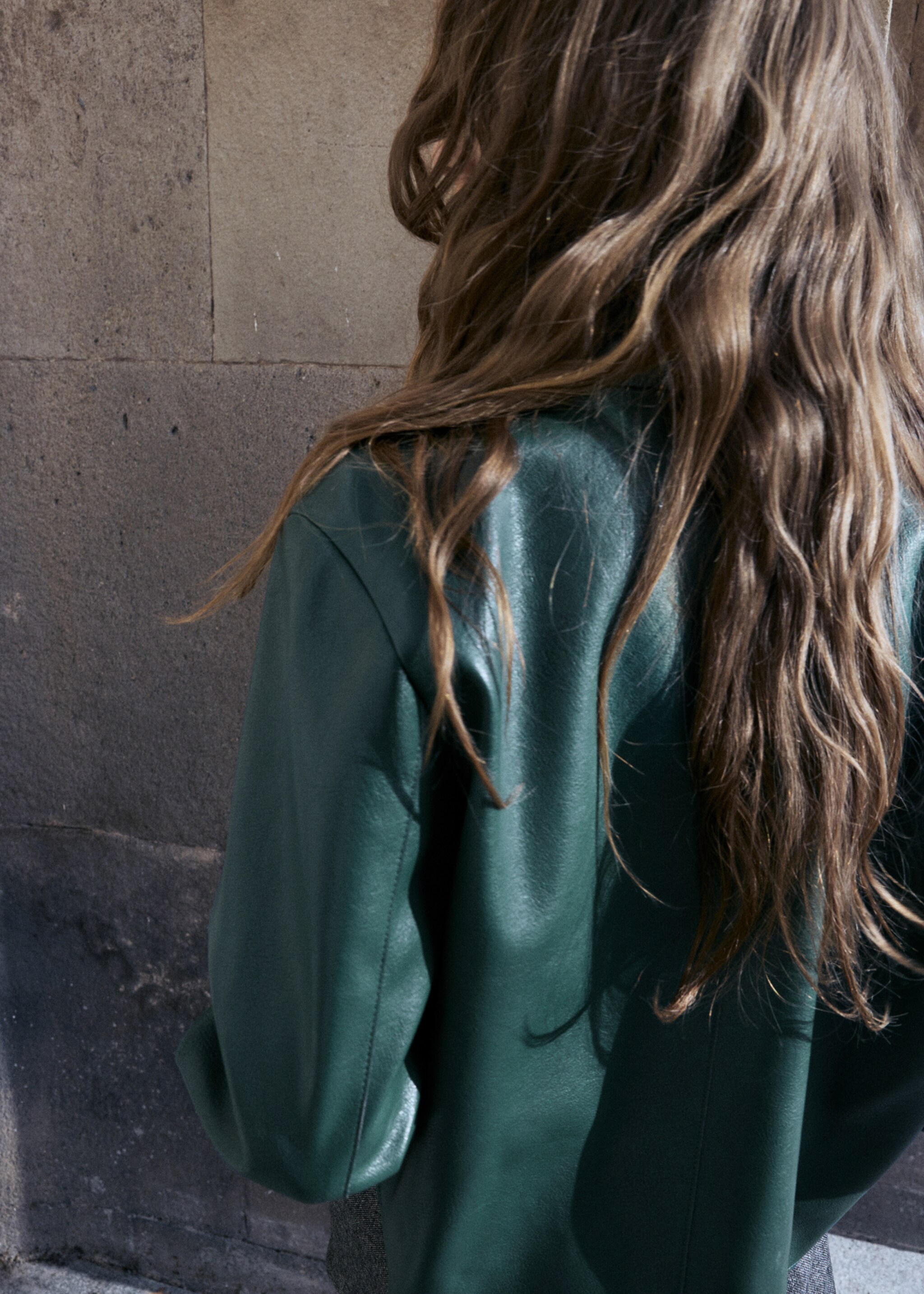 Faux-leather jacket with pockets - Details of the article 6, Green. Ref: 27021229-00.