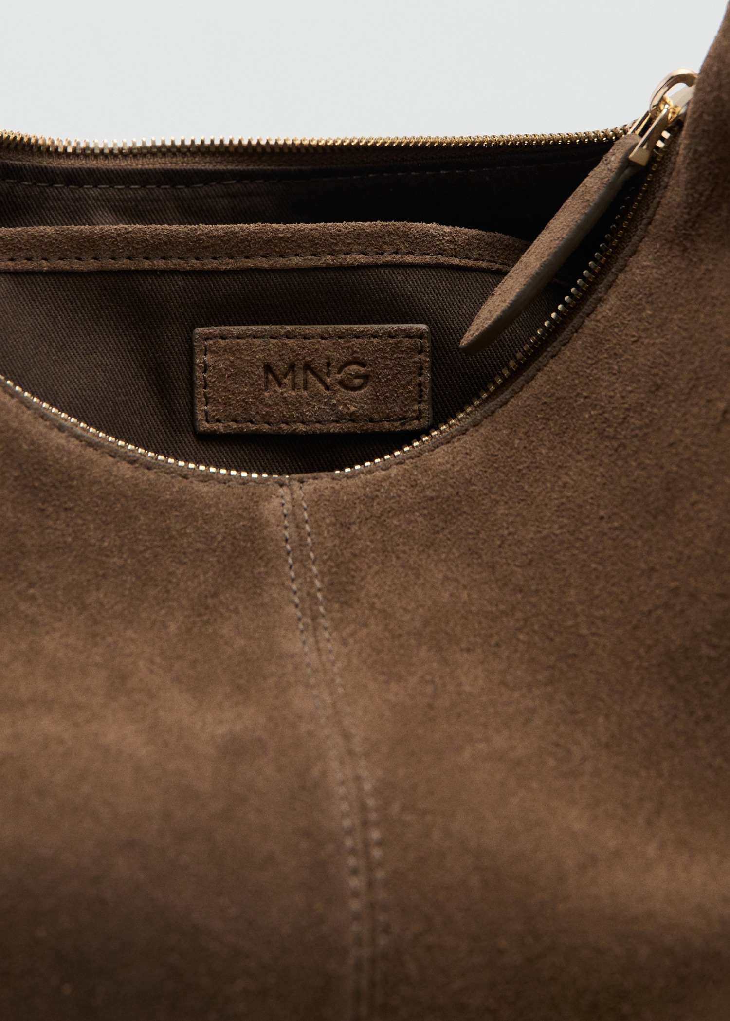 Suede shoulder bag with stitching - Details of the article 2