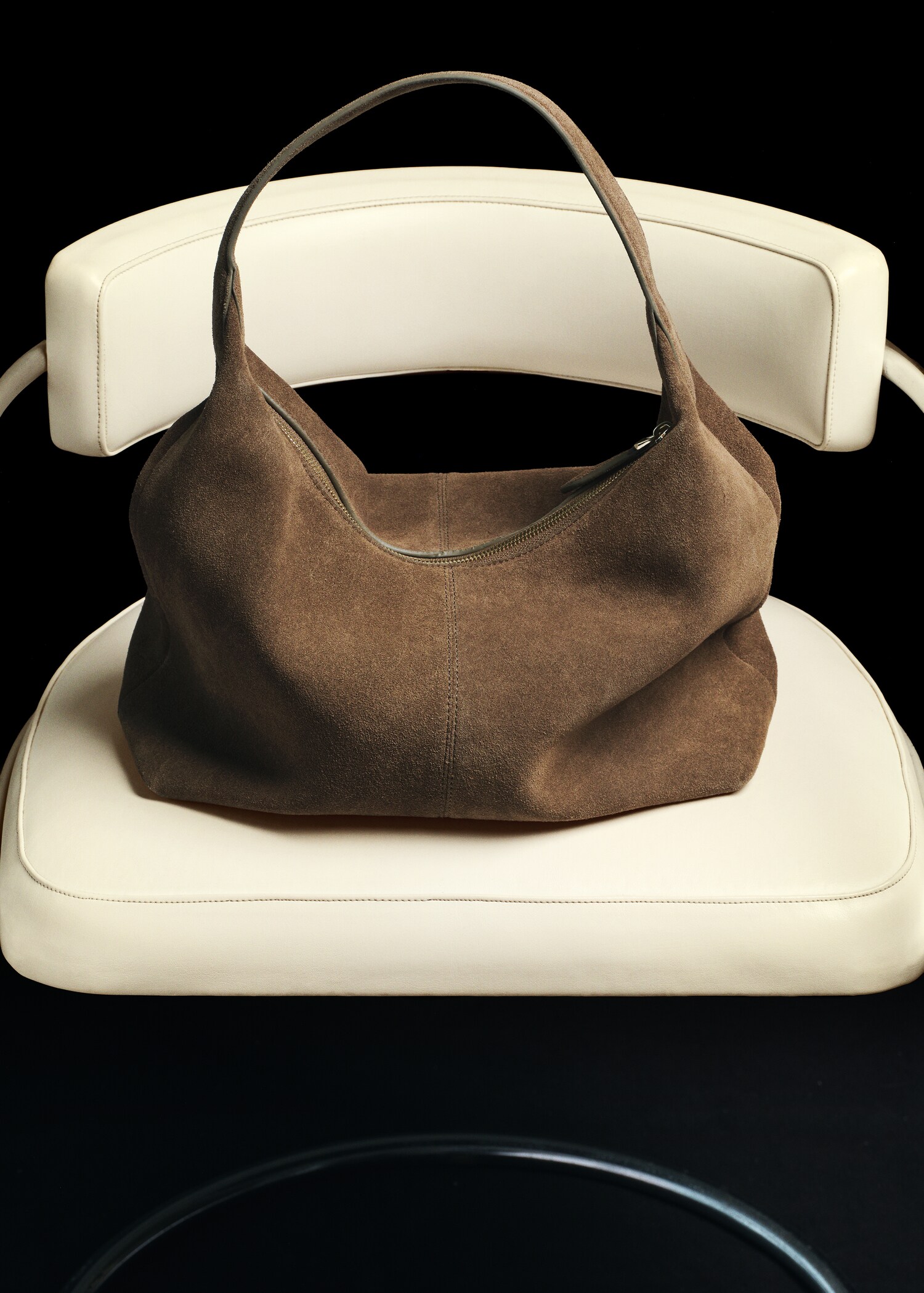 Suede shoulder bag with stitching - Details of the article 6