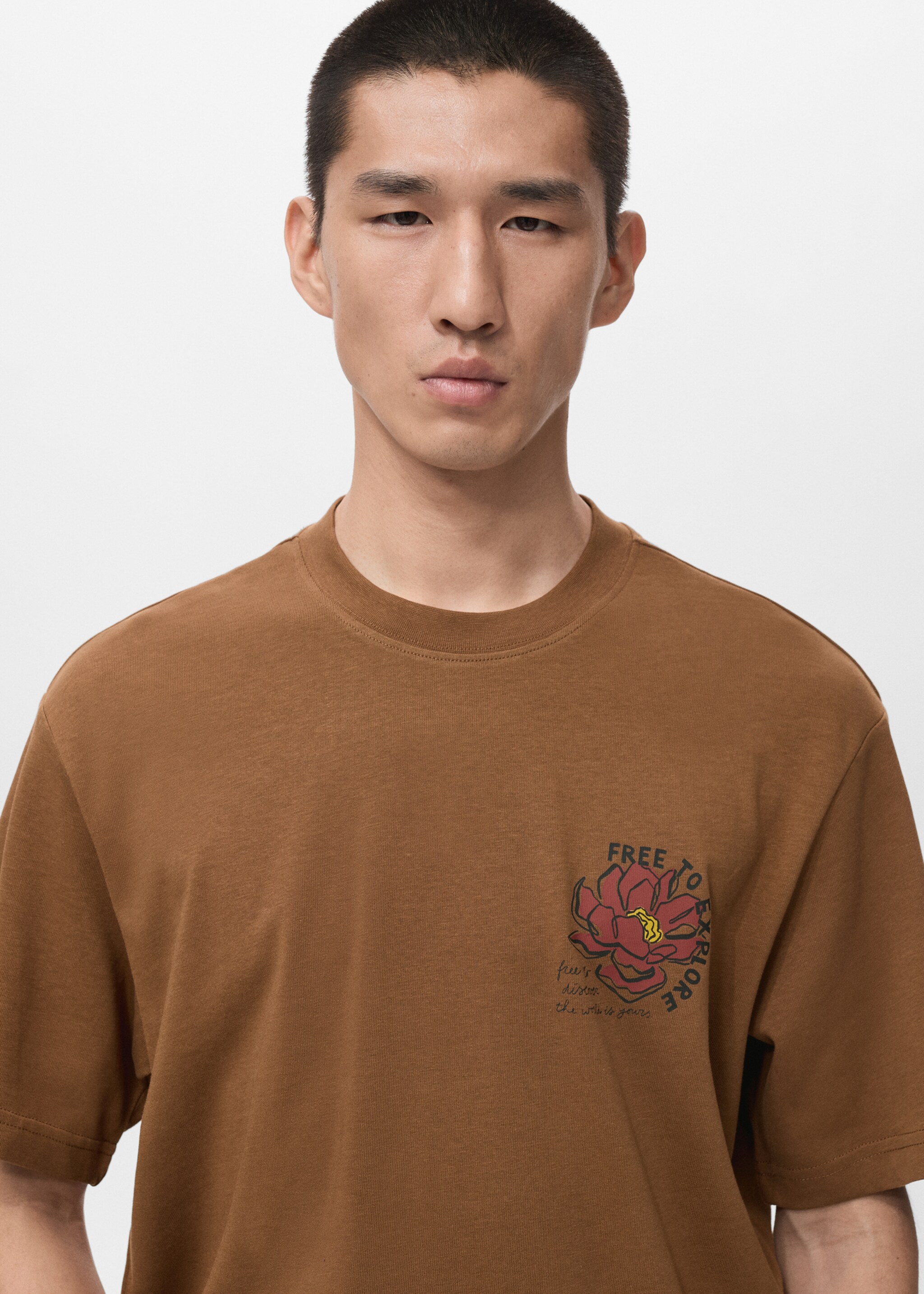 100% cotton t-shirt text - Details of the article 1, Tobacco Brown. Ref: 27021242-00.