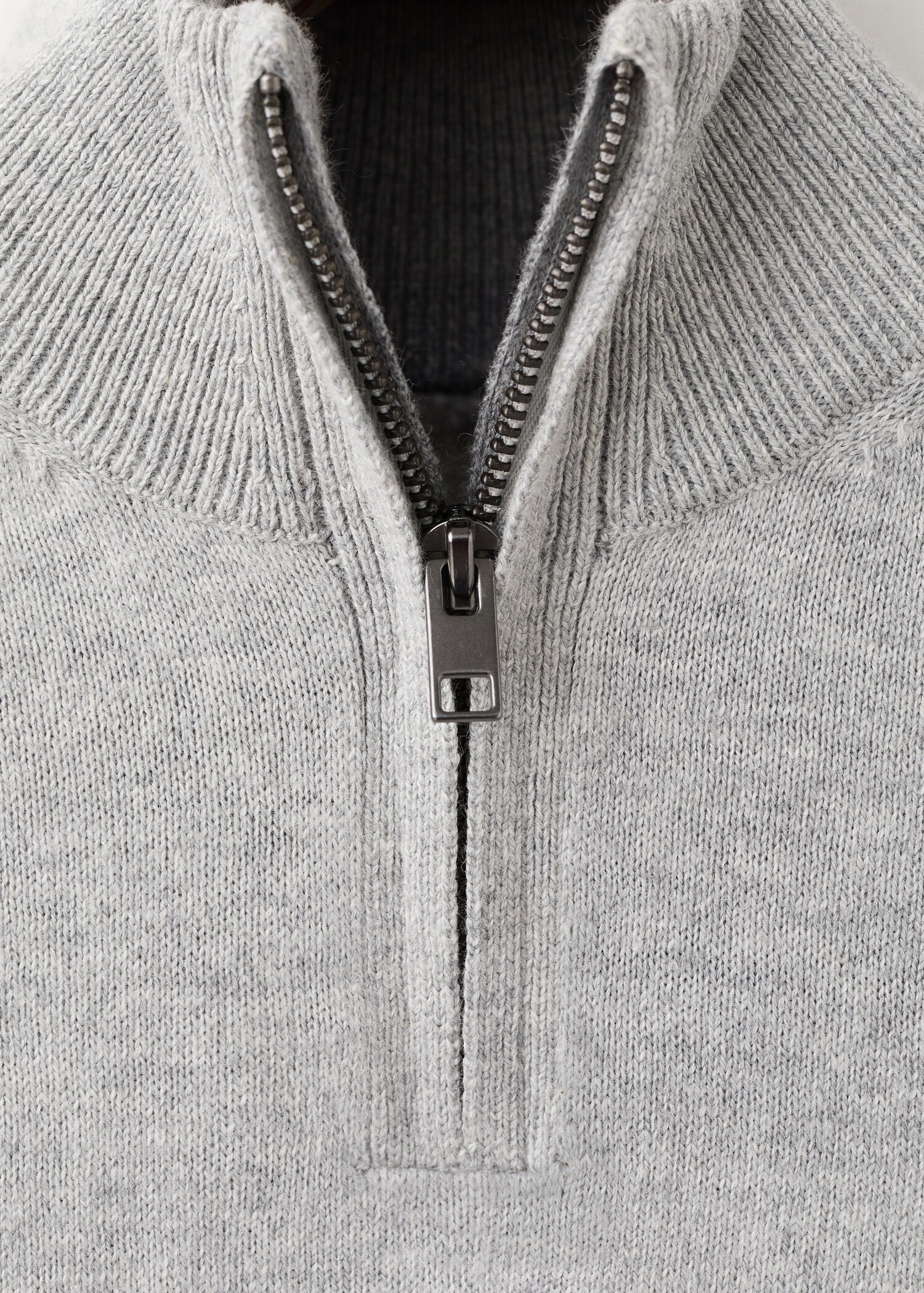 Trui met trechterhals - Detail van het artikel 8