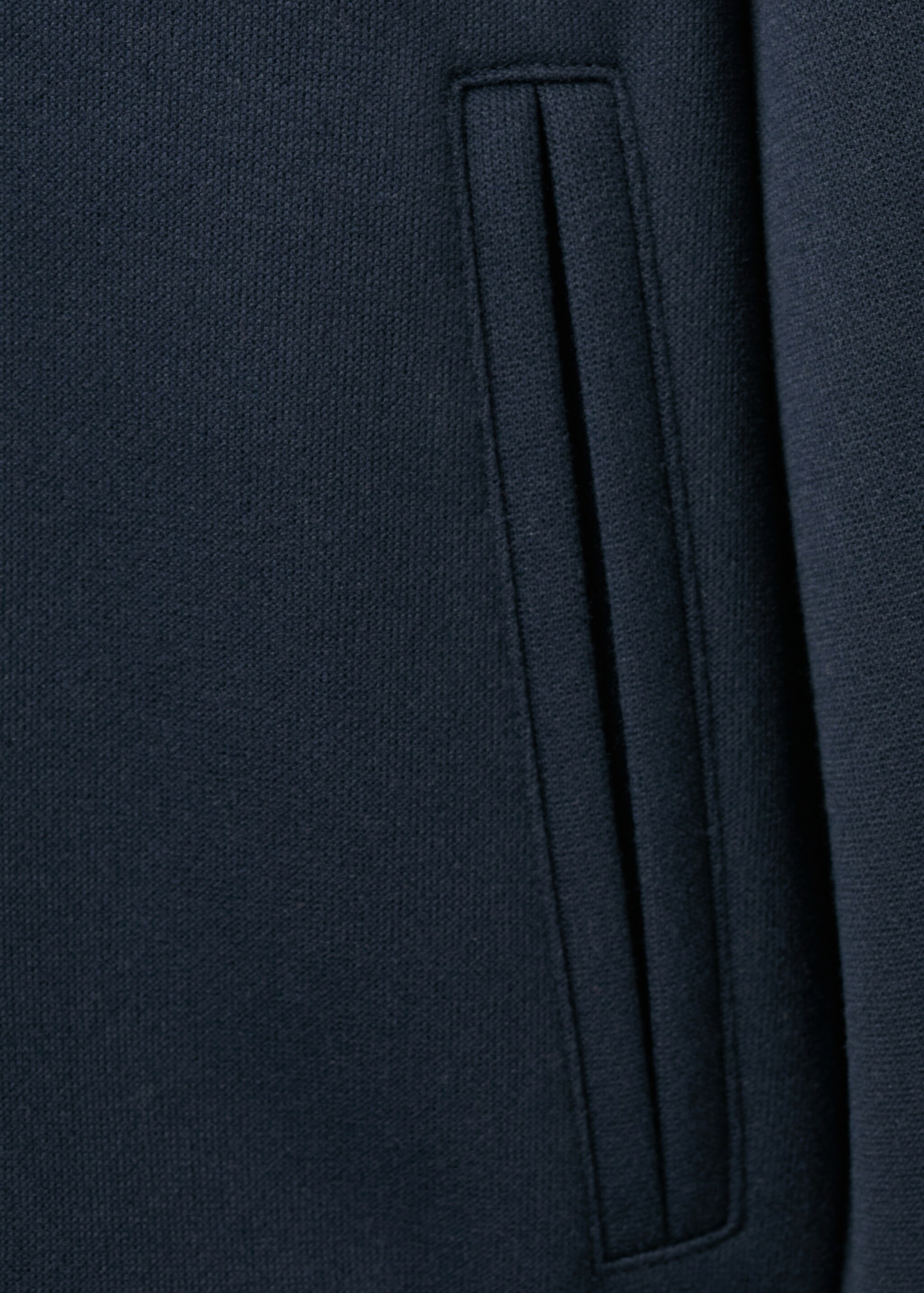 Sweatshirt pic - Details of the article 8, Navy. Ref: 27021261-00.