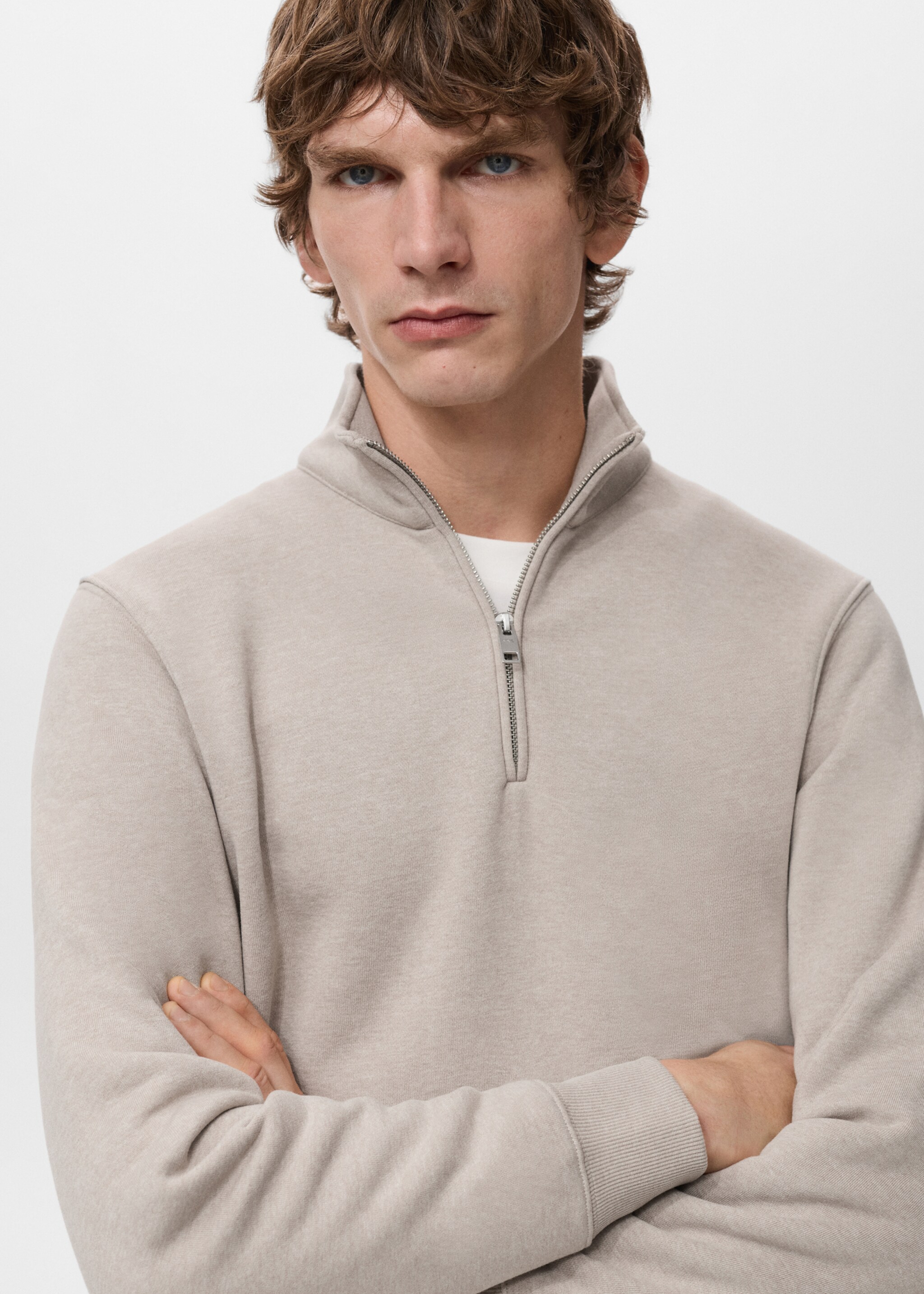 Regular-fit cotton sweatshirt with zip - Details of the article 1, Sand. Ref: 27021265-00.