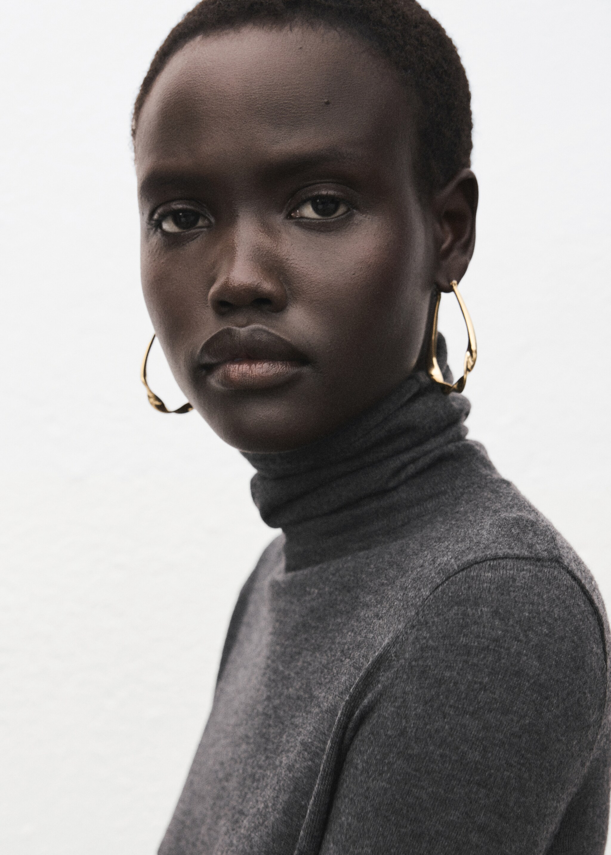 Turtleneck sweater with brooch - Details of the article 1, Charcoal. Ref: 27021273-00.