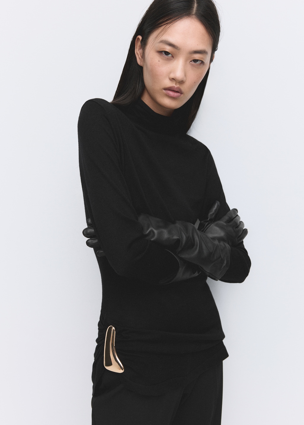 Turtleneck sweater with brooch