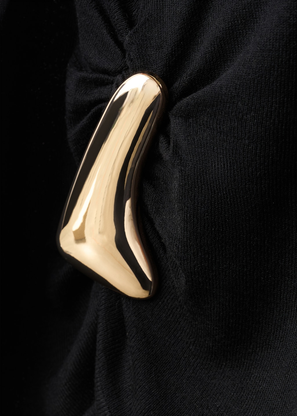 Turtleneck sweater with brooch