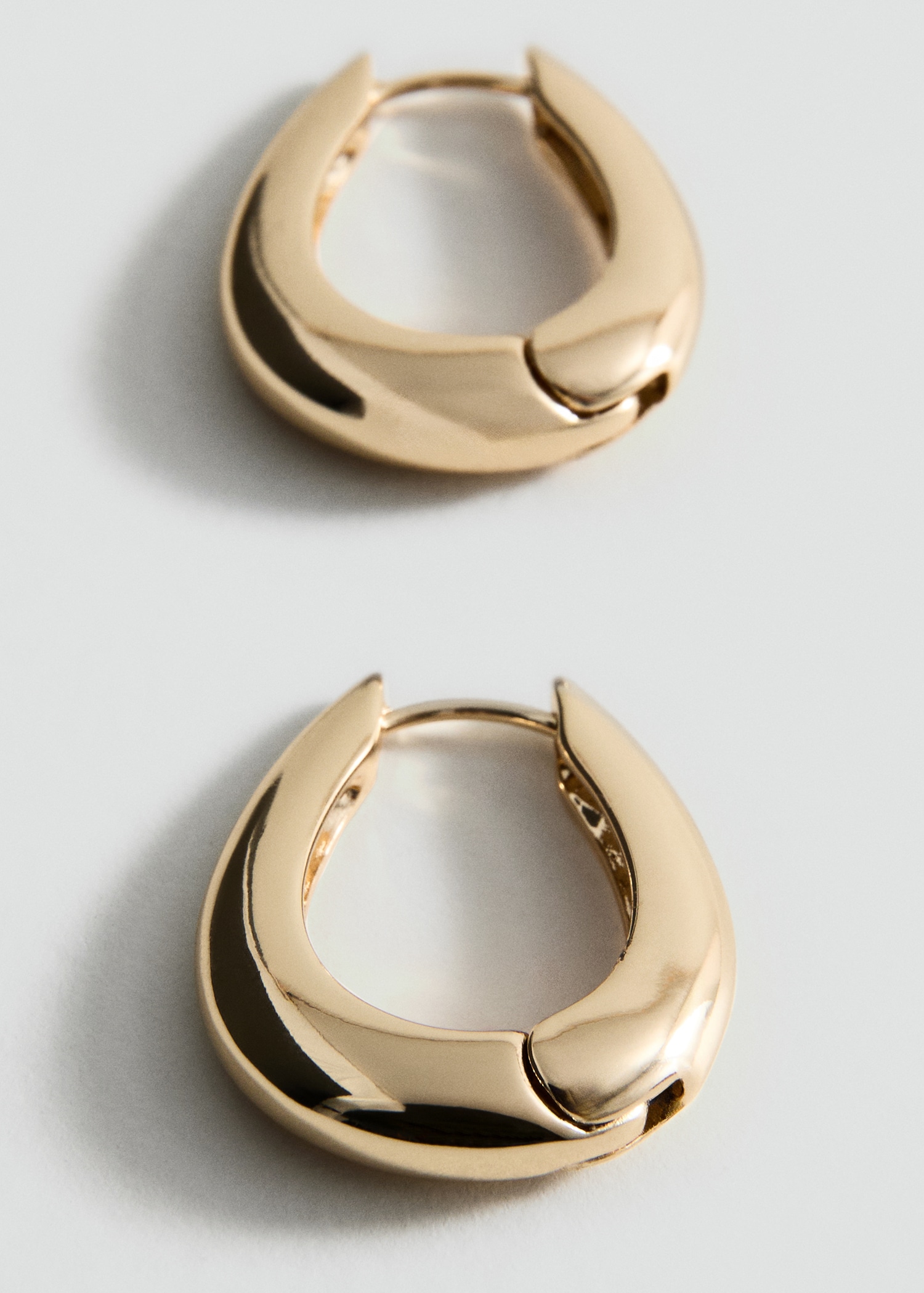 Volume hoop earrings - Details of the article 1