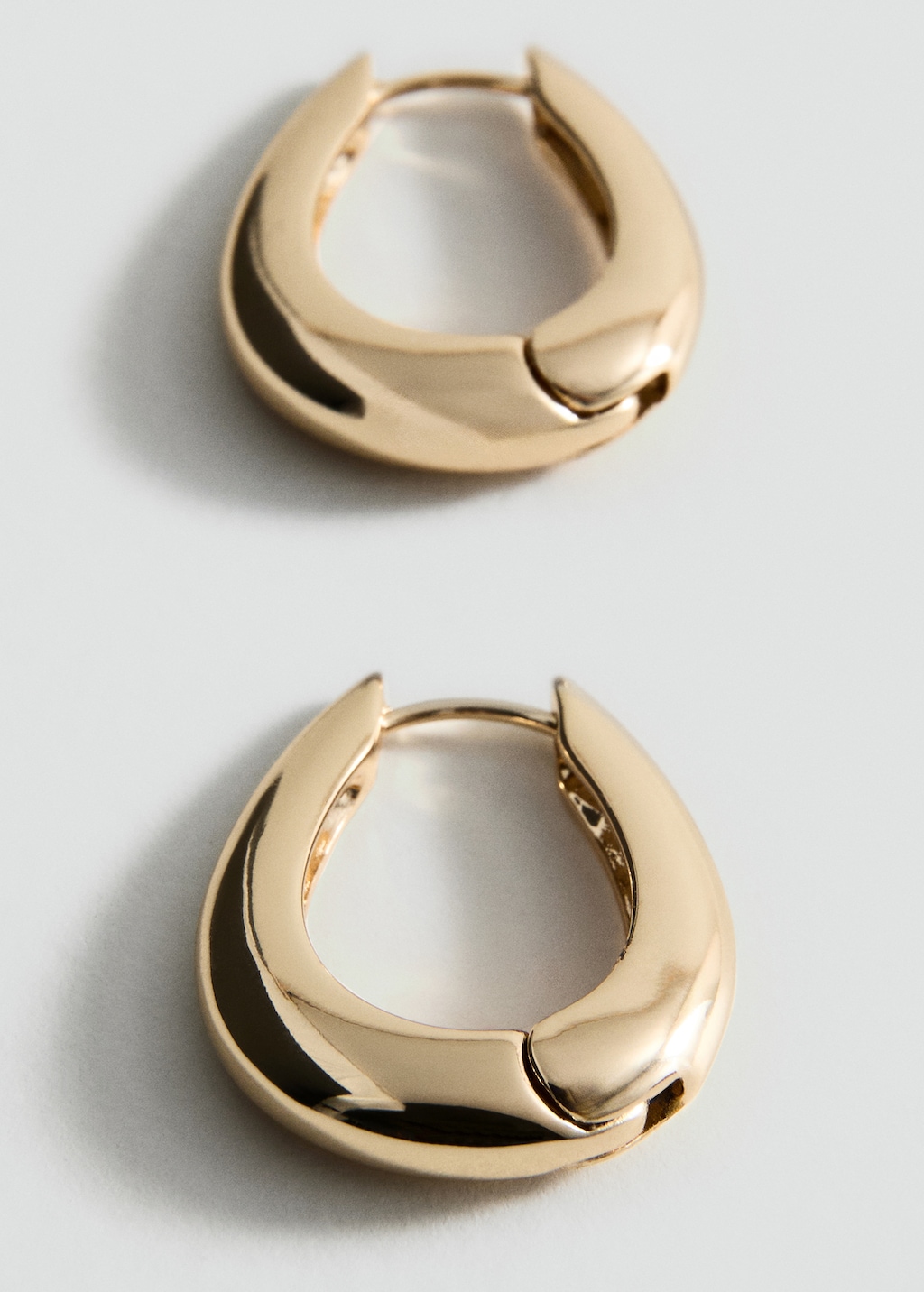 Volume hoop earrings