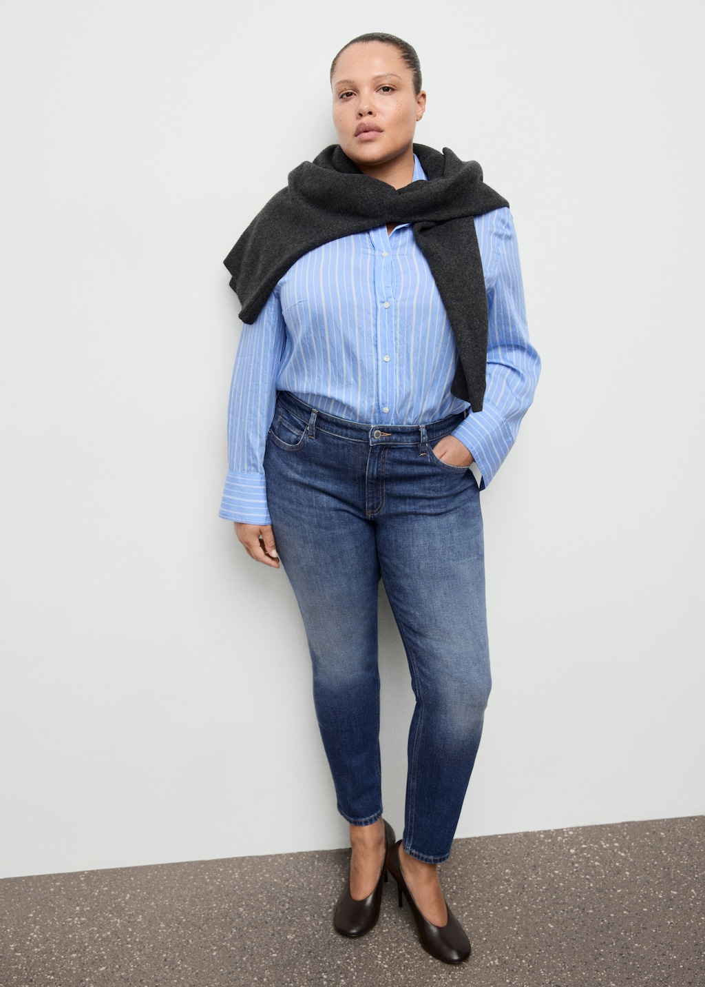 Mid-rise skinny jeans