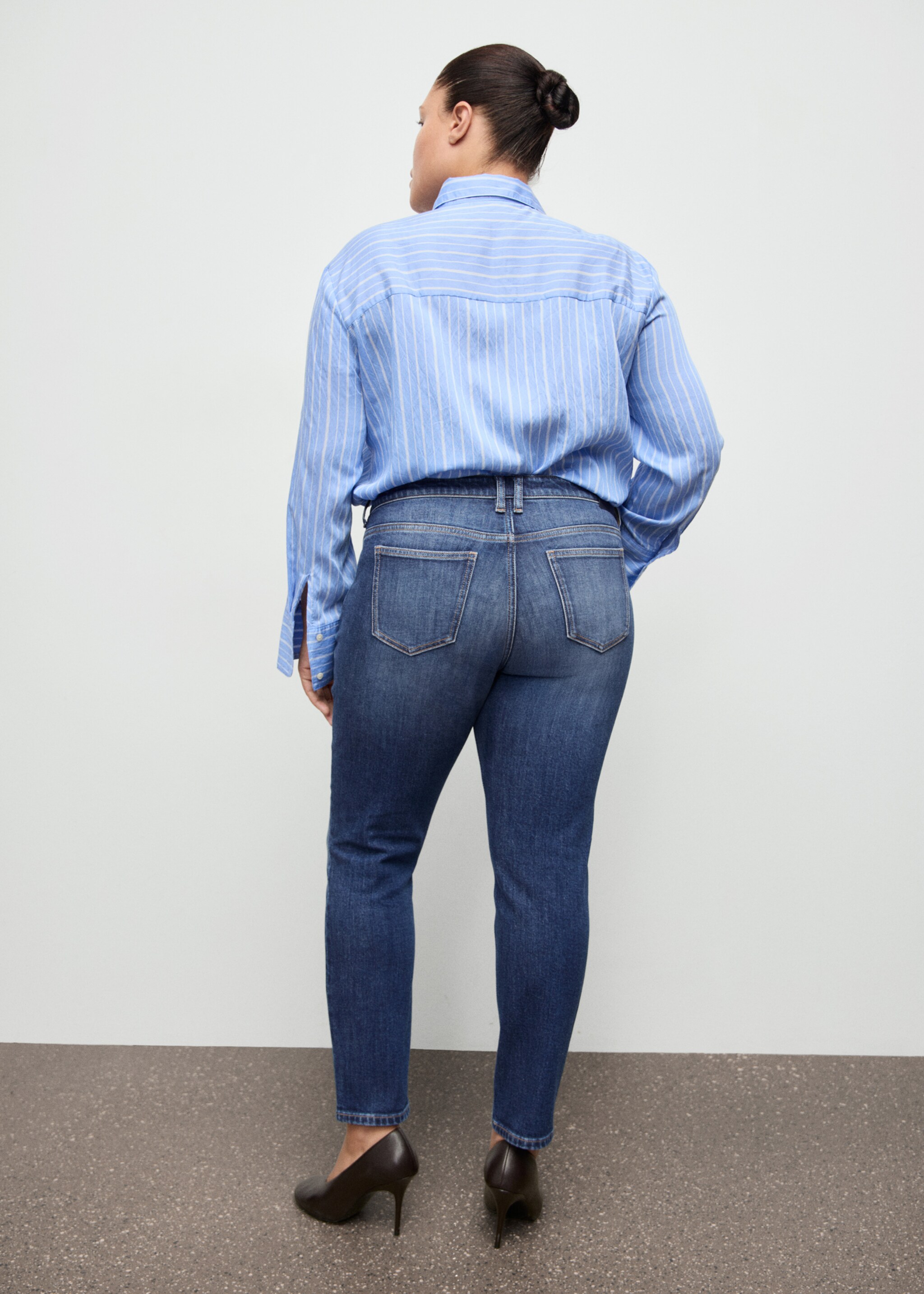 Mid-rise skinny jeans - Detail van het artikel 4, Donkerblauw. Ref: 27021288-00.