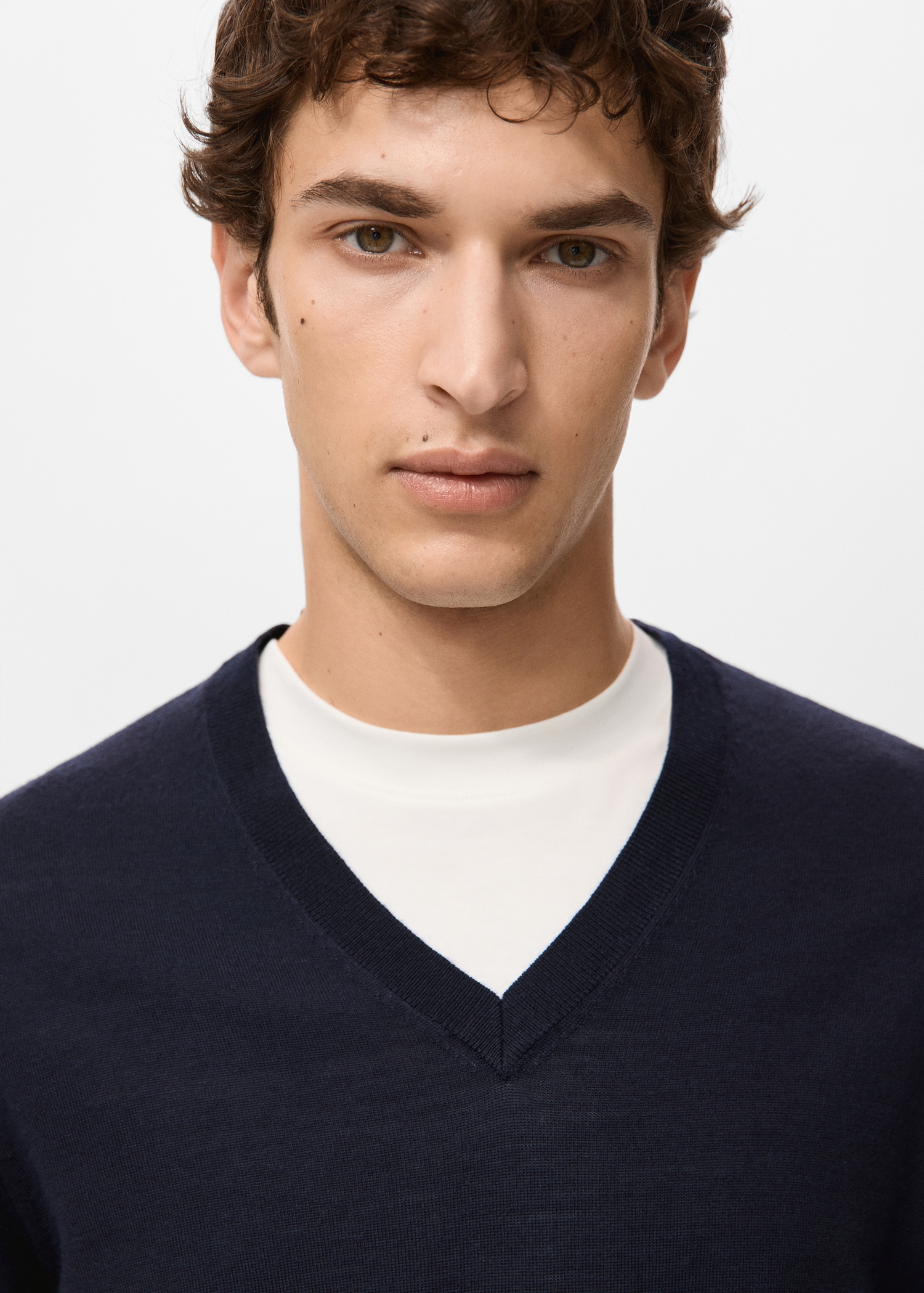 100% merino wool V-neck sweater - Details of the article 1