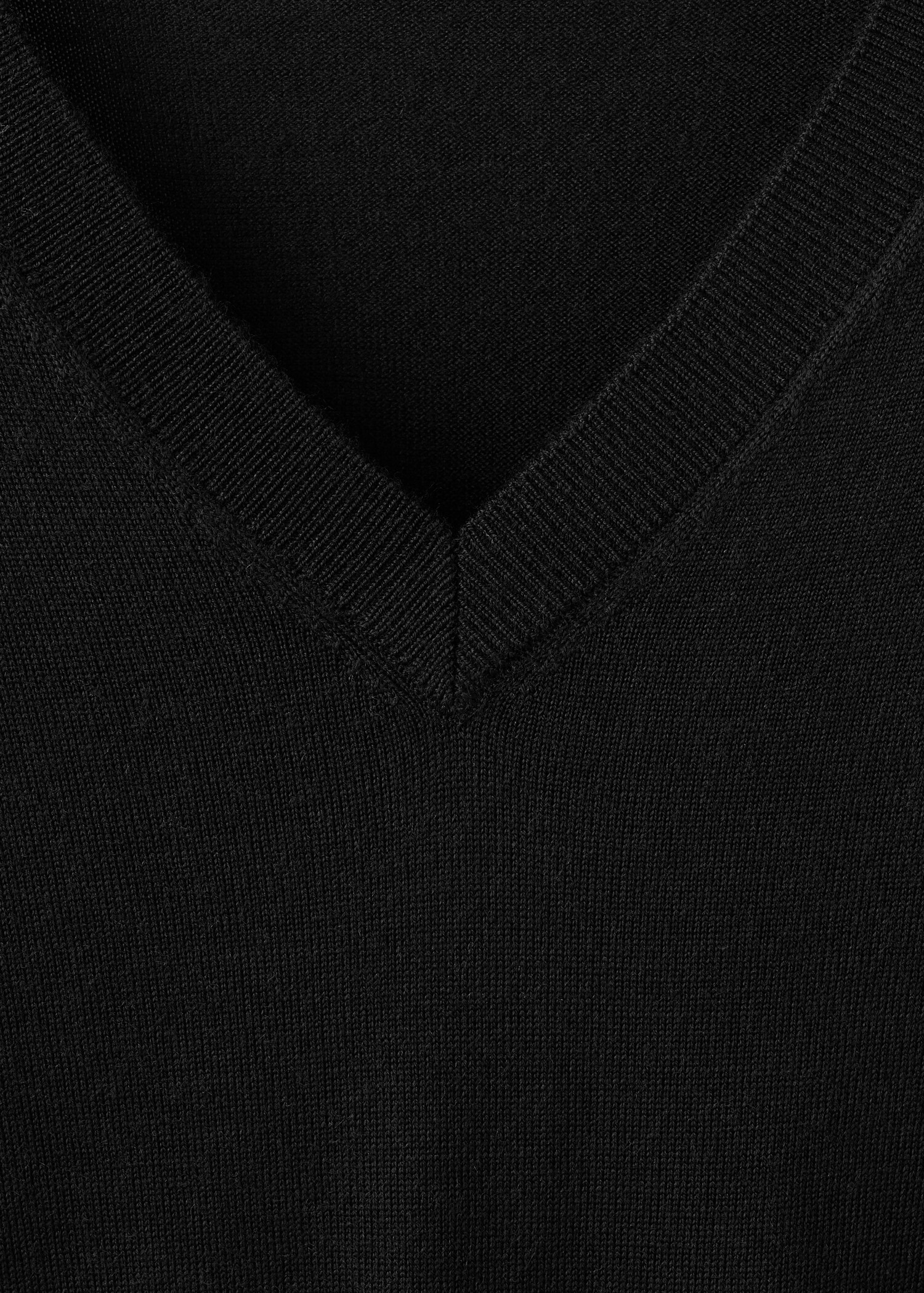 100% merino wool V-neck sweater - Details of the article 8