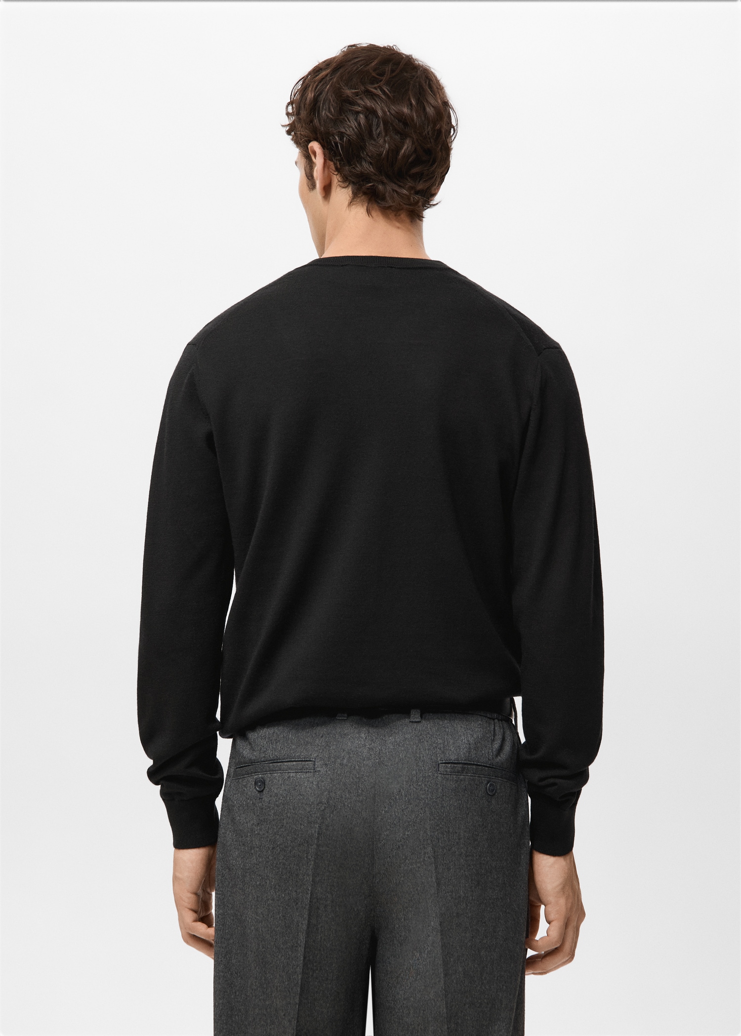 100% merino wool V-neck sweater - Reverse of the article
